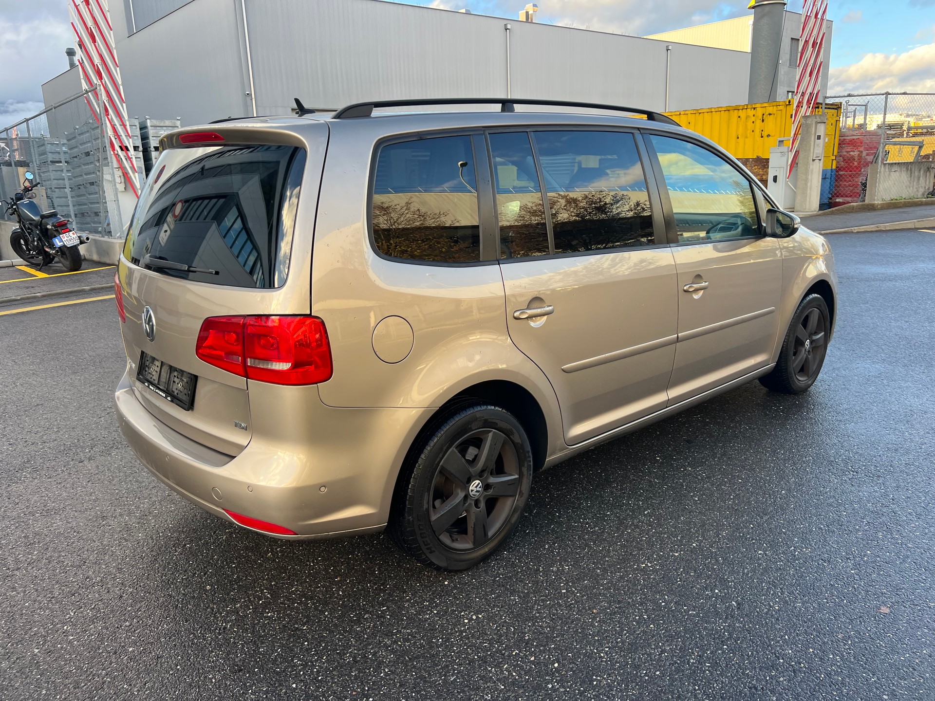 VW Touran 1.6 TDI Trendline DSG-image-4