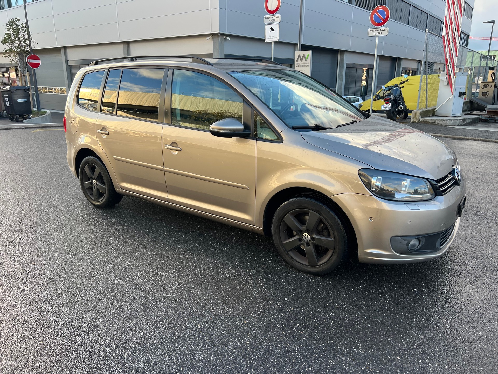 VW Touran 1.6 TDI Trendline DSG-image-6