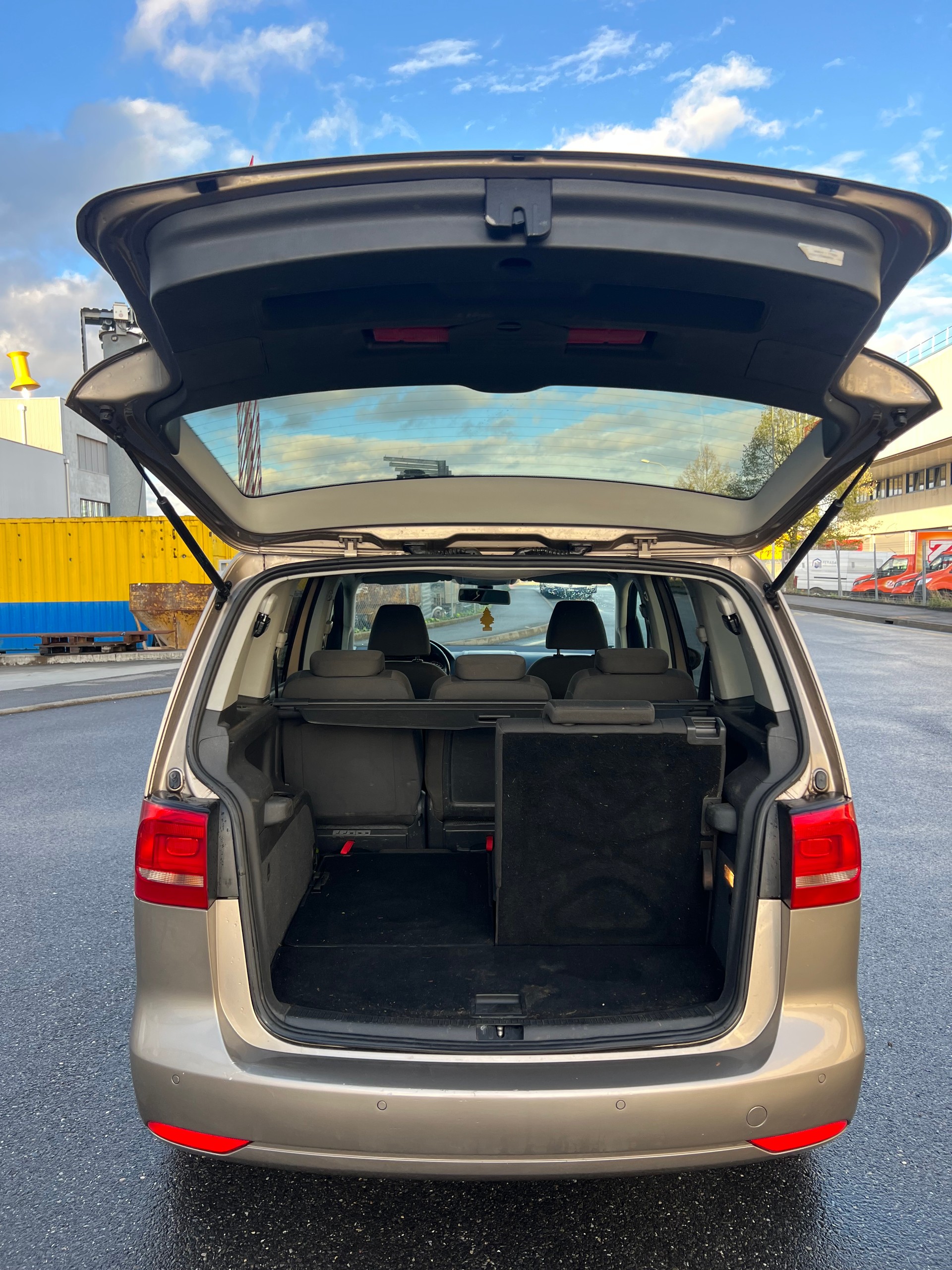 VW Touran 1.6 TDI Trendline DSG-image-15