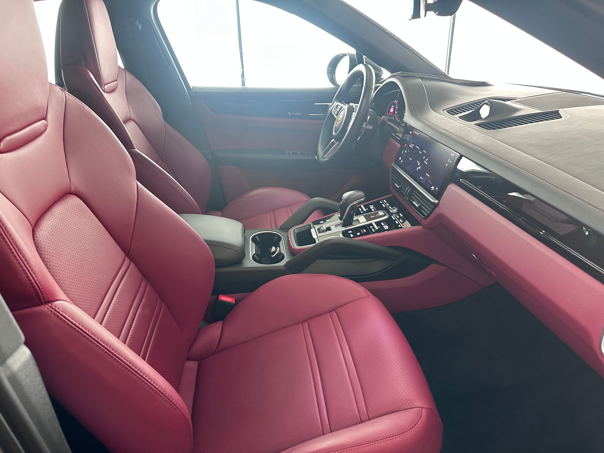PORSCHE Cayenne Coupé 3.0 V6 E-Hybrid-image-24