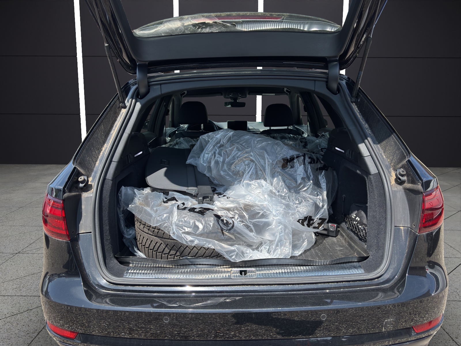 AUDI A4 Avant 2.0 TDI Sport S-tronic-image-13