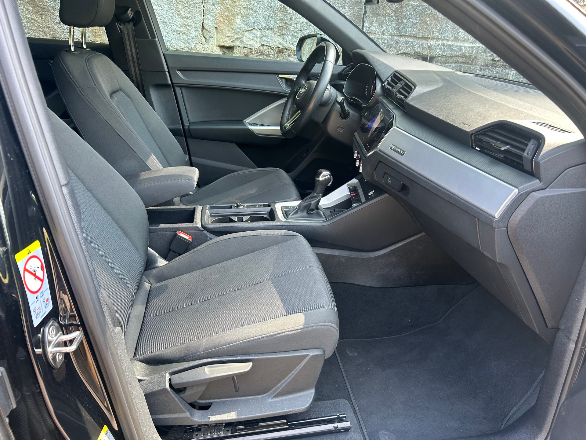 AUDI Q3 Sportback 35 TDI S line quattro-image-5
