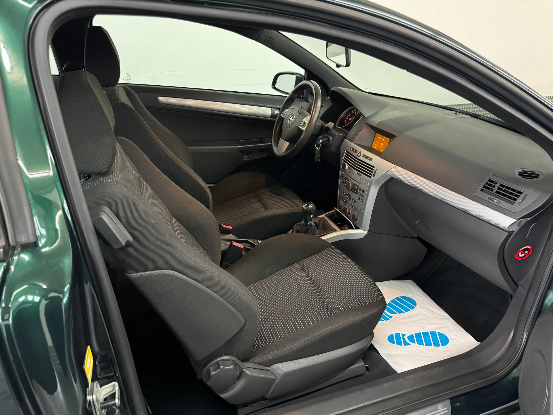 OPEL Astra GTC 2.0i 16V Turbo Sport-image-15