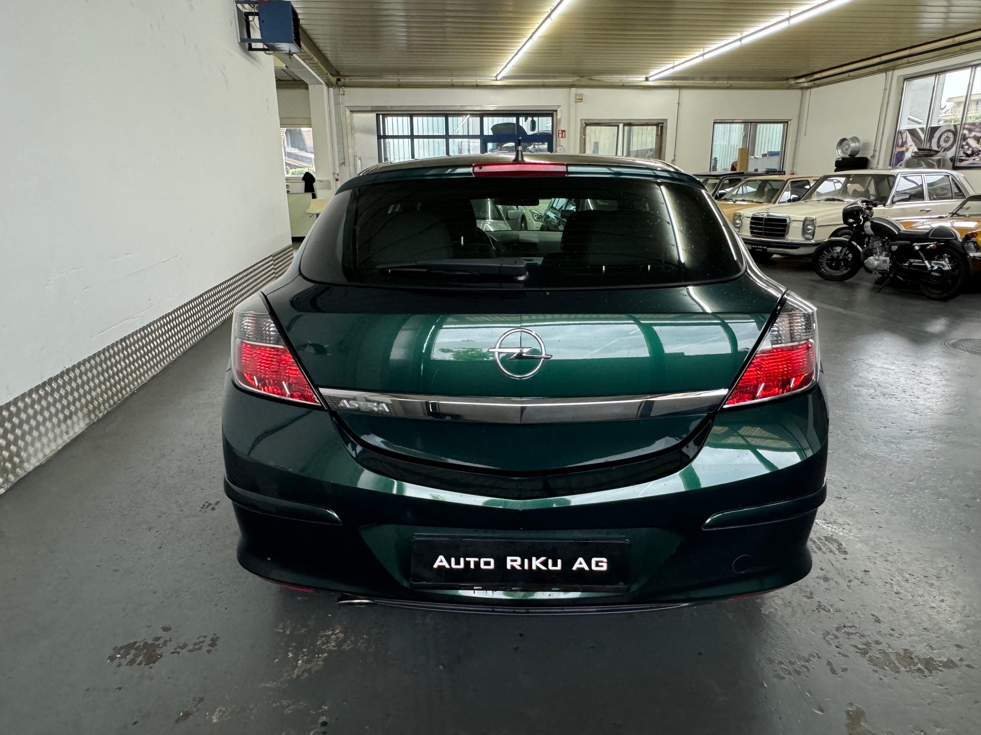OPEL Astra GTC 2.0i 16V Turbo Sport-image-8