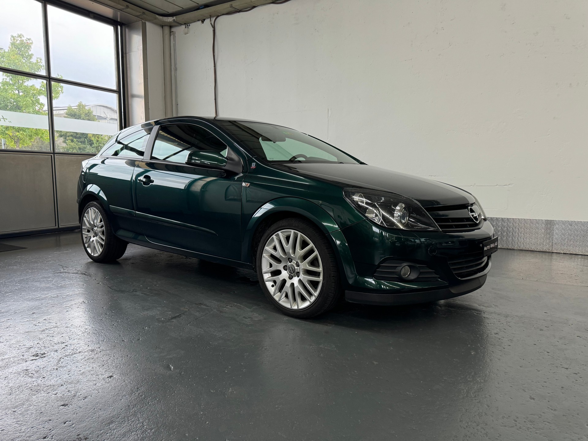 OPEL Astra GTC 2.0i 16V Turbo Sport-image-1