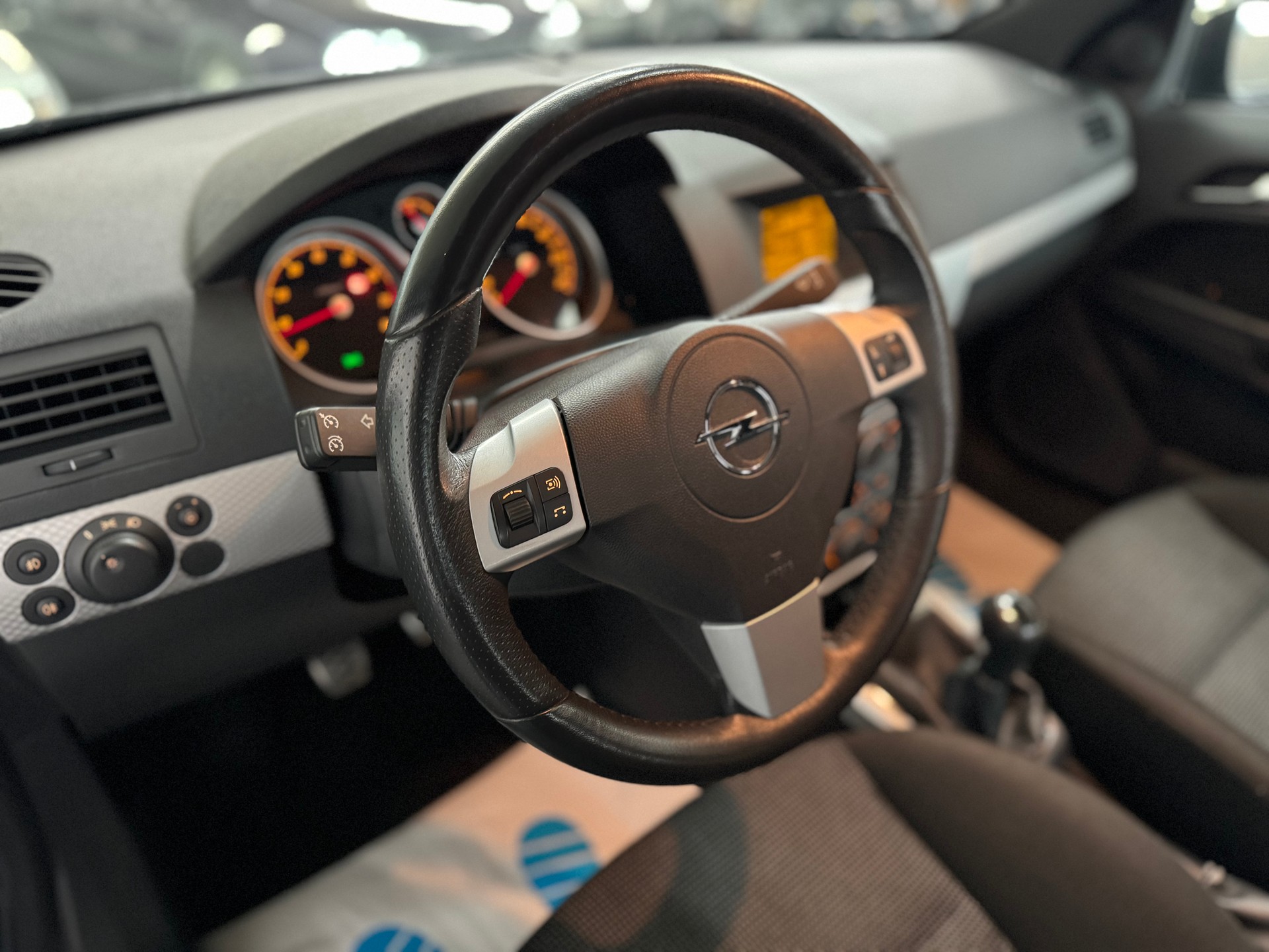 OPEL Astra GTC 2.0i 16V Turbo Sport-image-9
