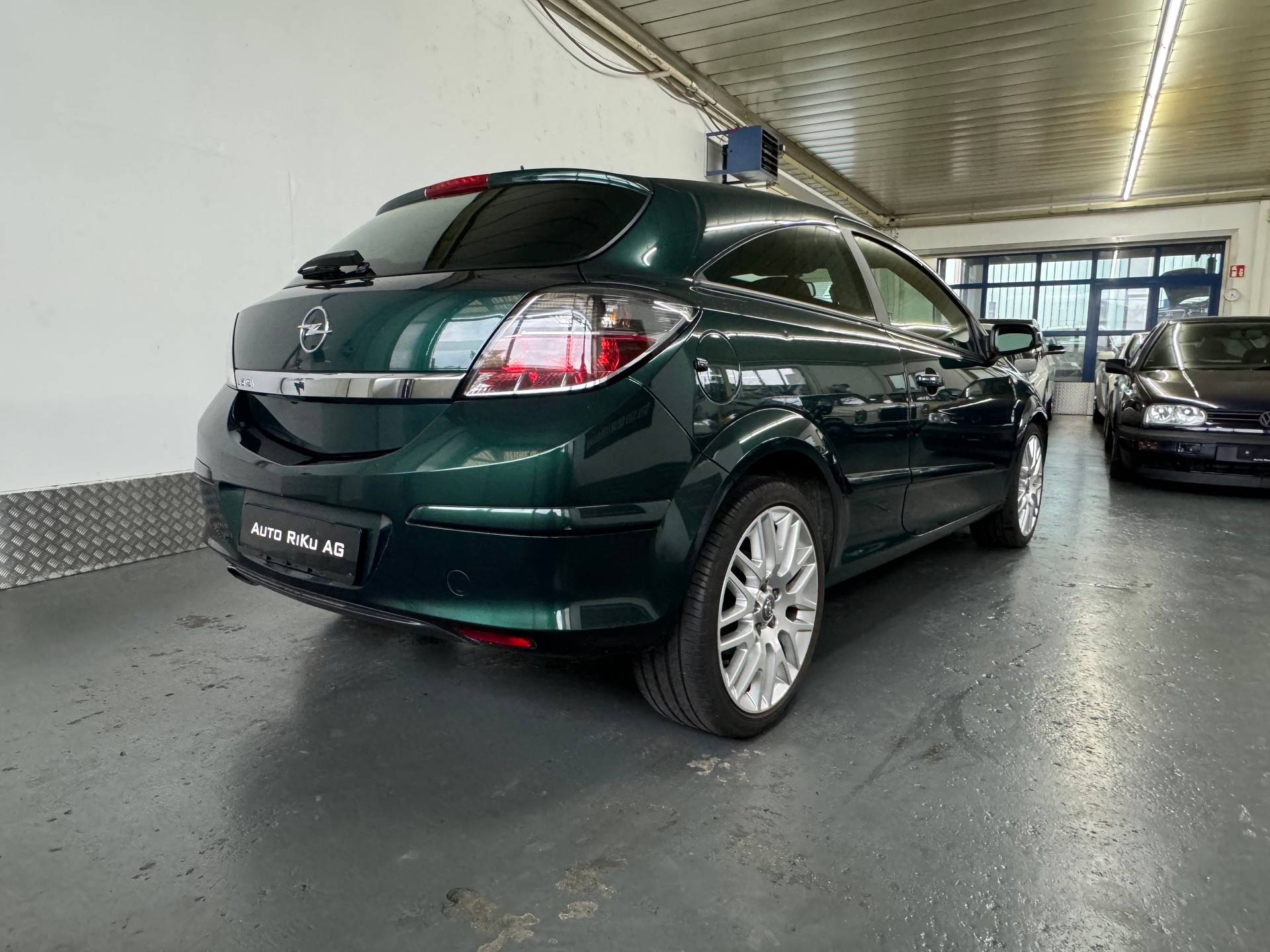 OPEL Astra GTC 2.0i 16V Turbo Sport-image-7