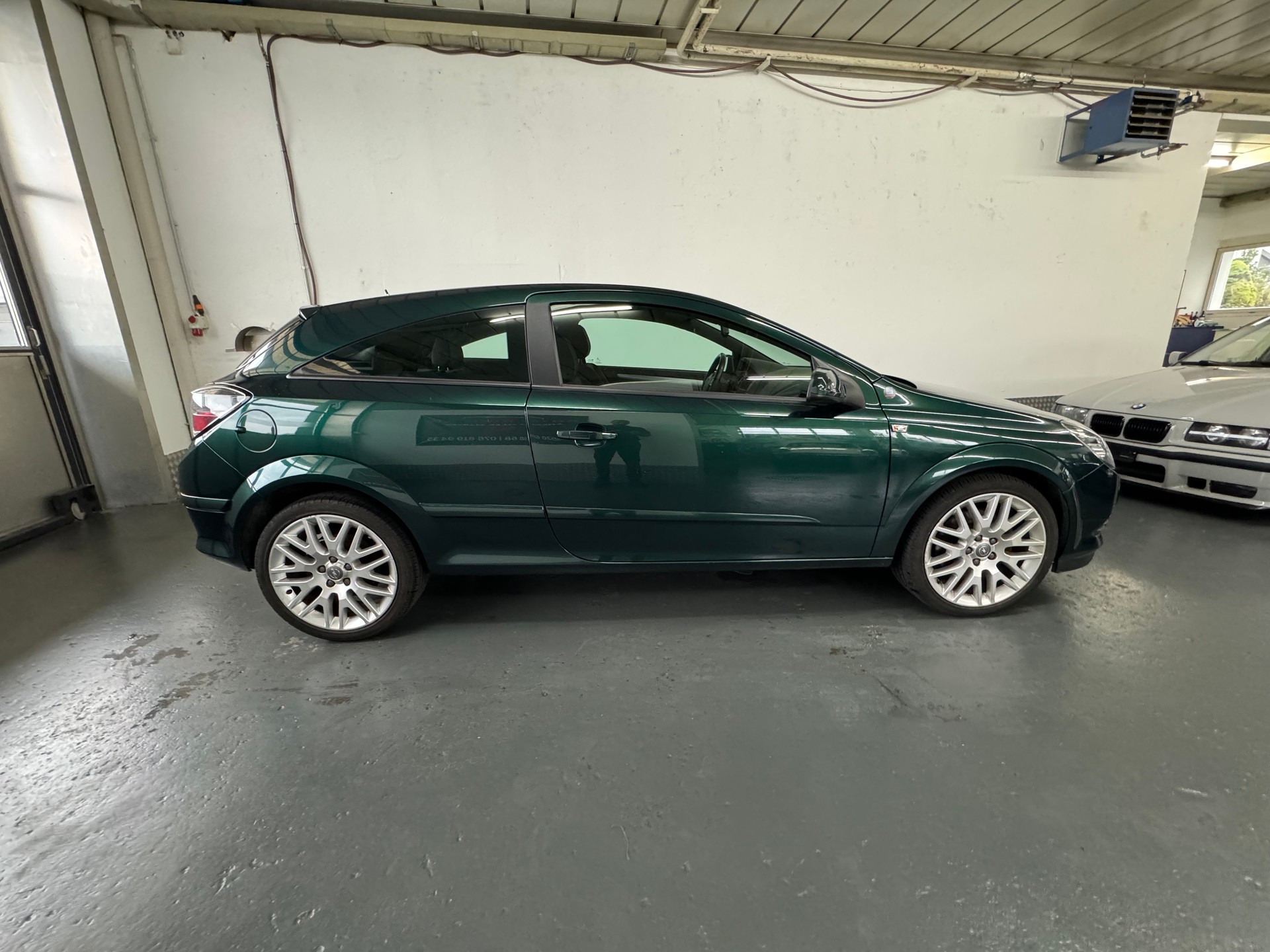 OPEL Astra GTC 2.0i 16V Turbo Sport-image-5