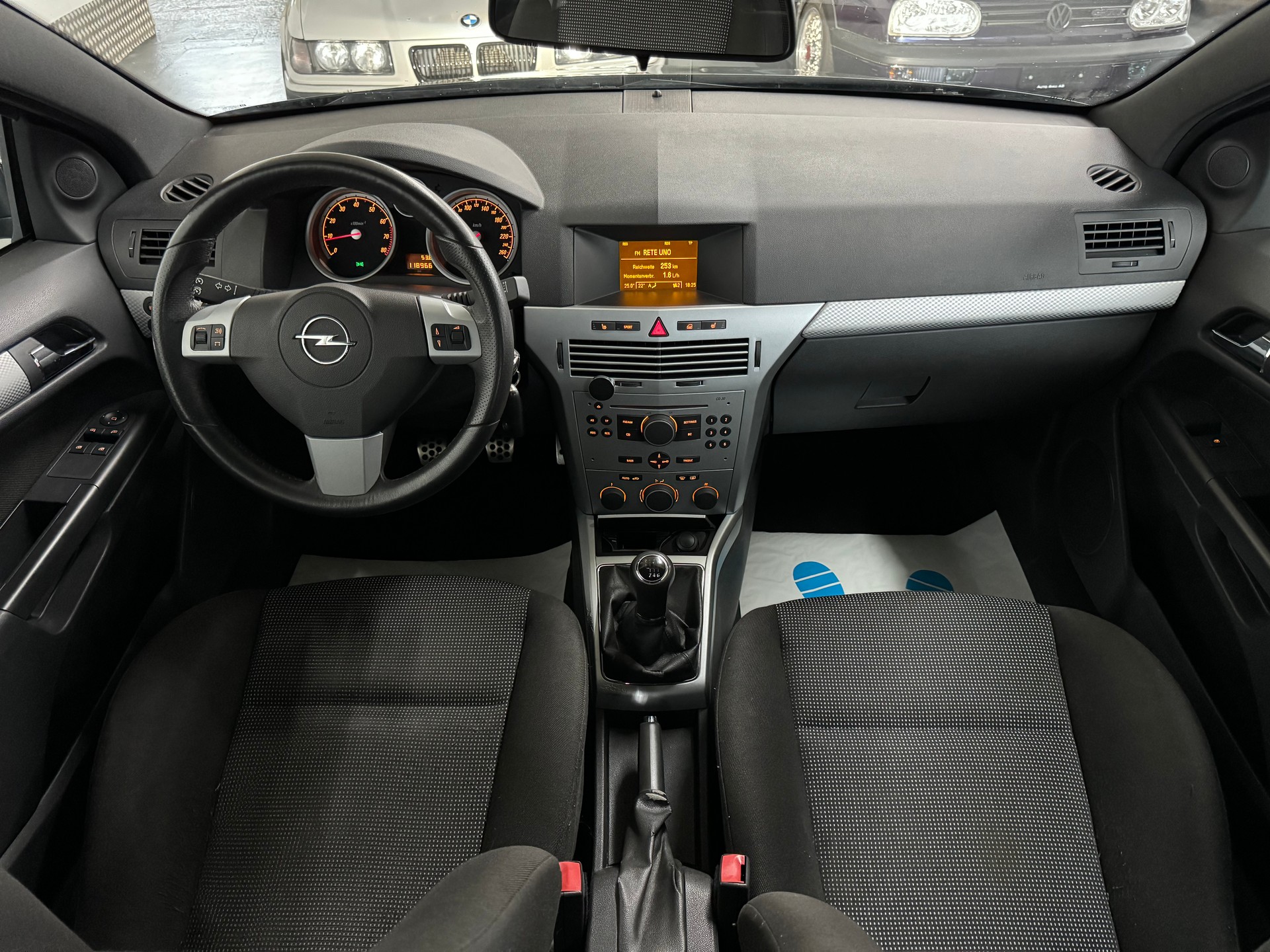 OPEL Astra GTC 2.0i 16V Turbo Sport-image-12
