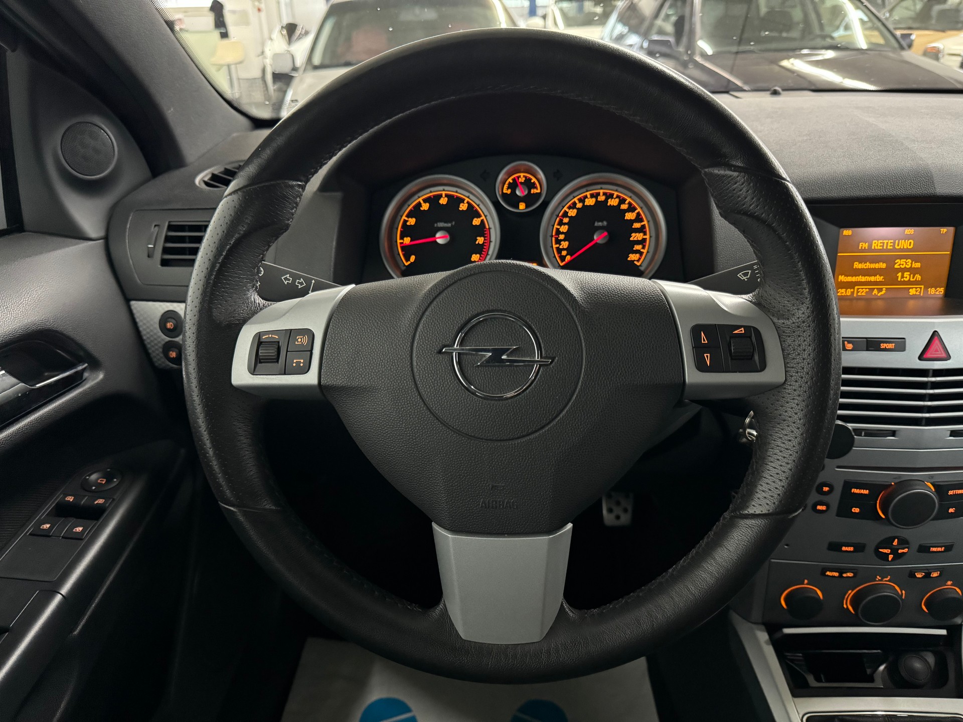 OPEL Astra GTC 2.0i 16V Turbo Sport-image-14