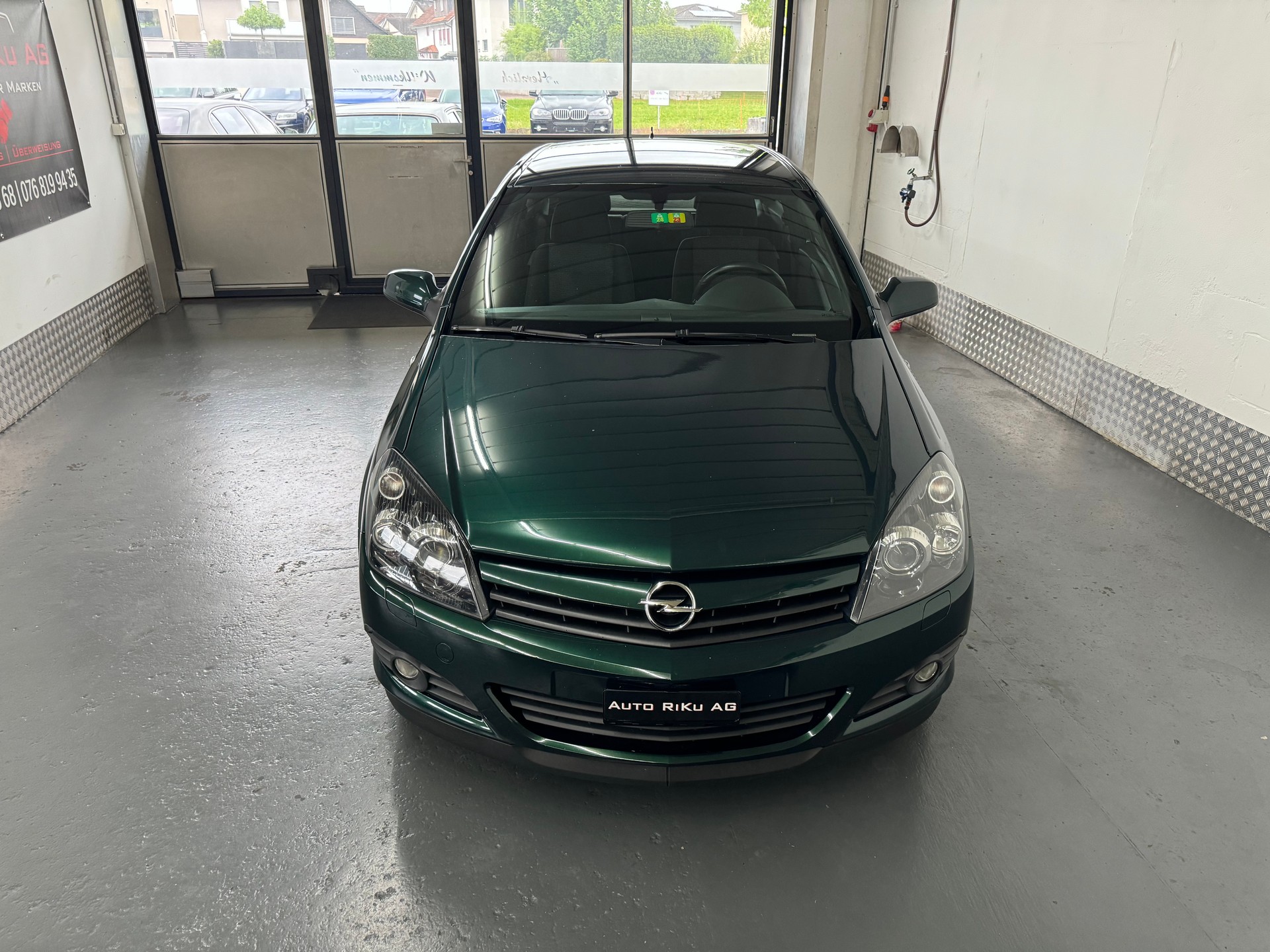 OPEL Astra GTC 2.0i 16V Turbo Sport-image-2