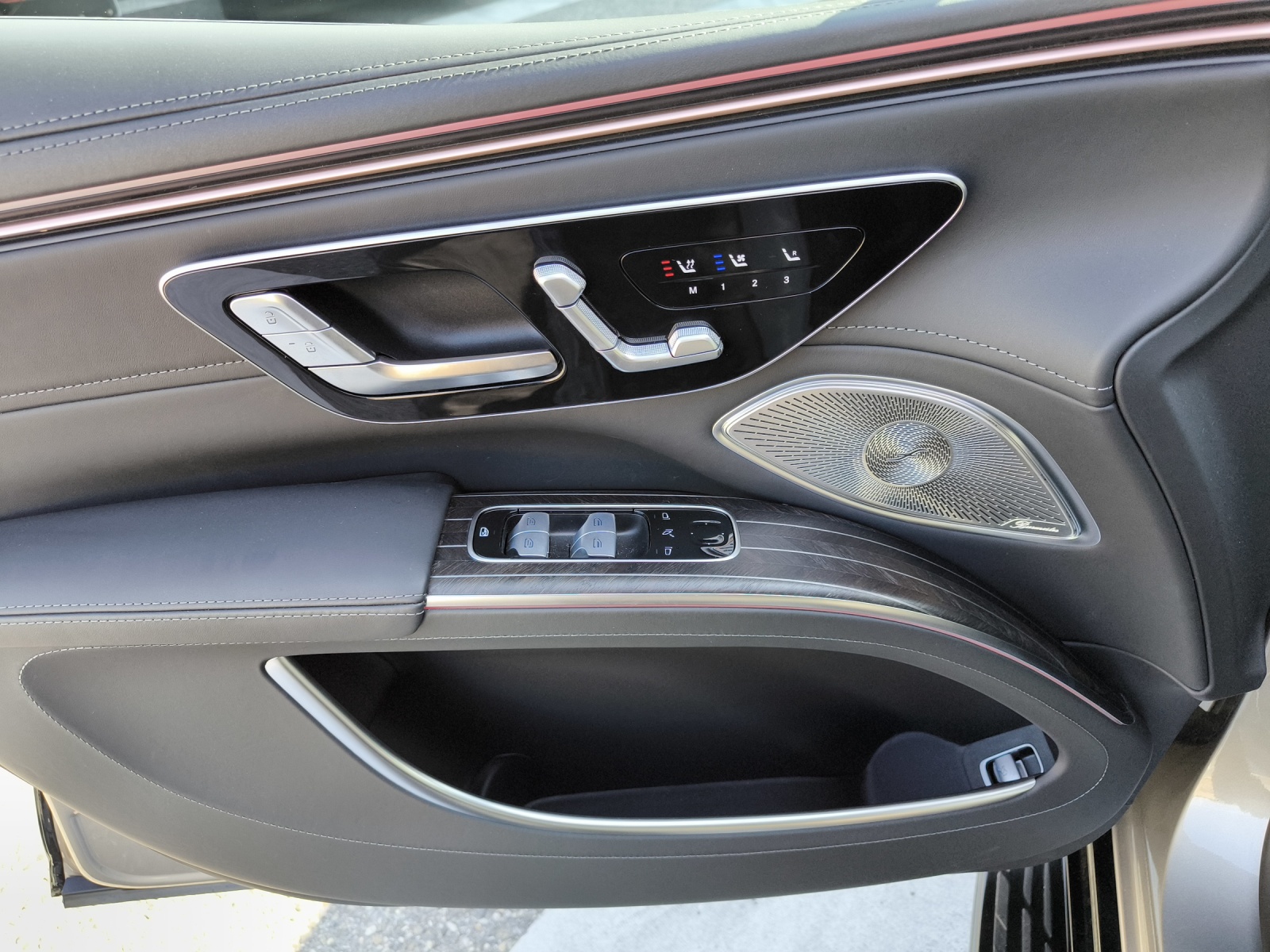MERCEDES-BENZ EQS SUV 680 Maybach-image-9