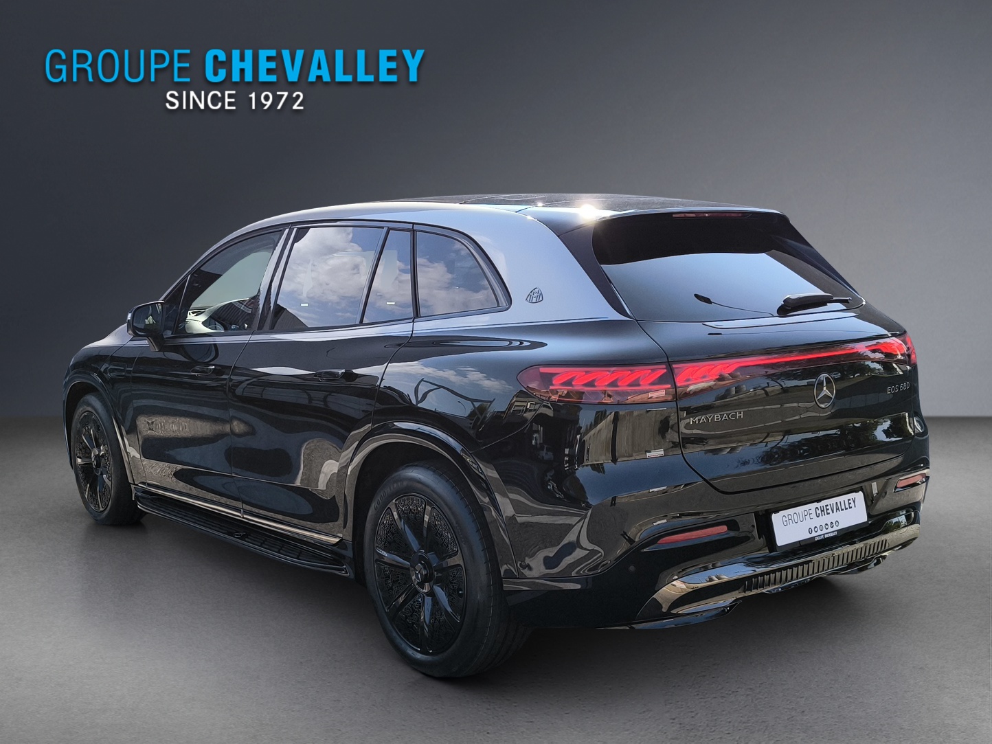 MERCEDES-BENZ EQS SUV 680 Maybach-showroom-element-2