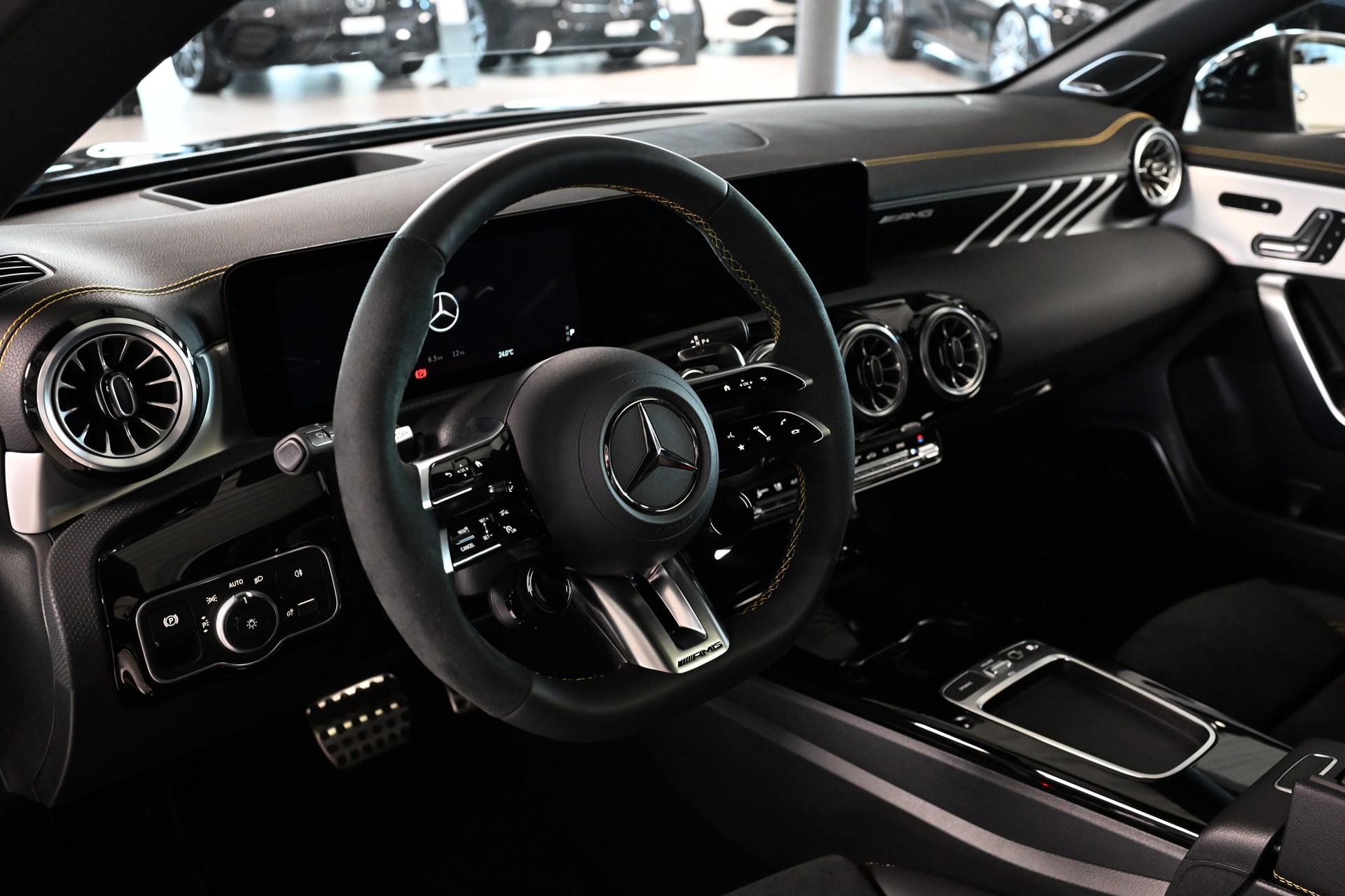 MERCEDES-BENZ CLA Shooting Brake 45 S AMG 4Matic 8G-DCT-image-9