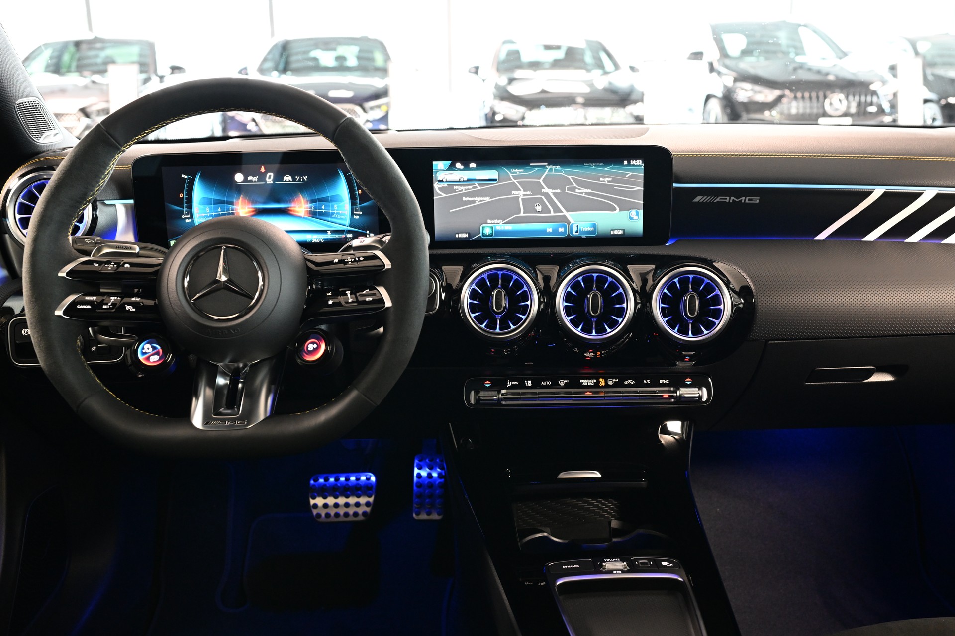MERCEDES-BENZ CLA Shooting Brake 45 S AMG 4Matic 8G-DCT-image-10