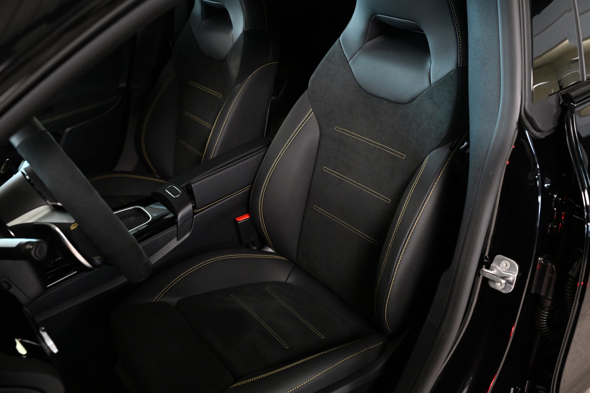 MERCEDES-BENZ CLA Shooting Brake 45 S AMG 4Matic 8G-DCT-image-8