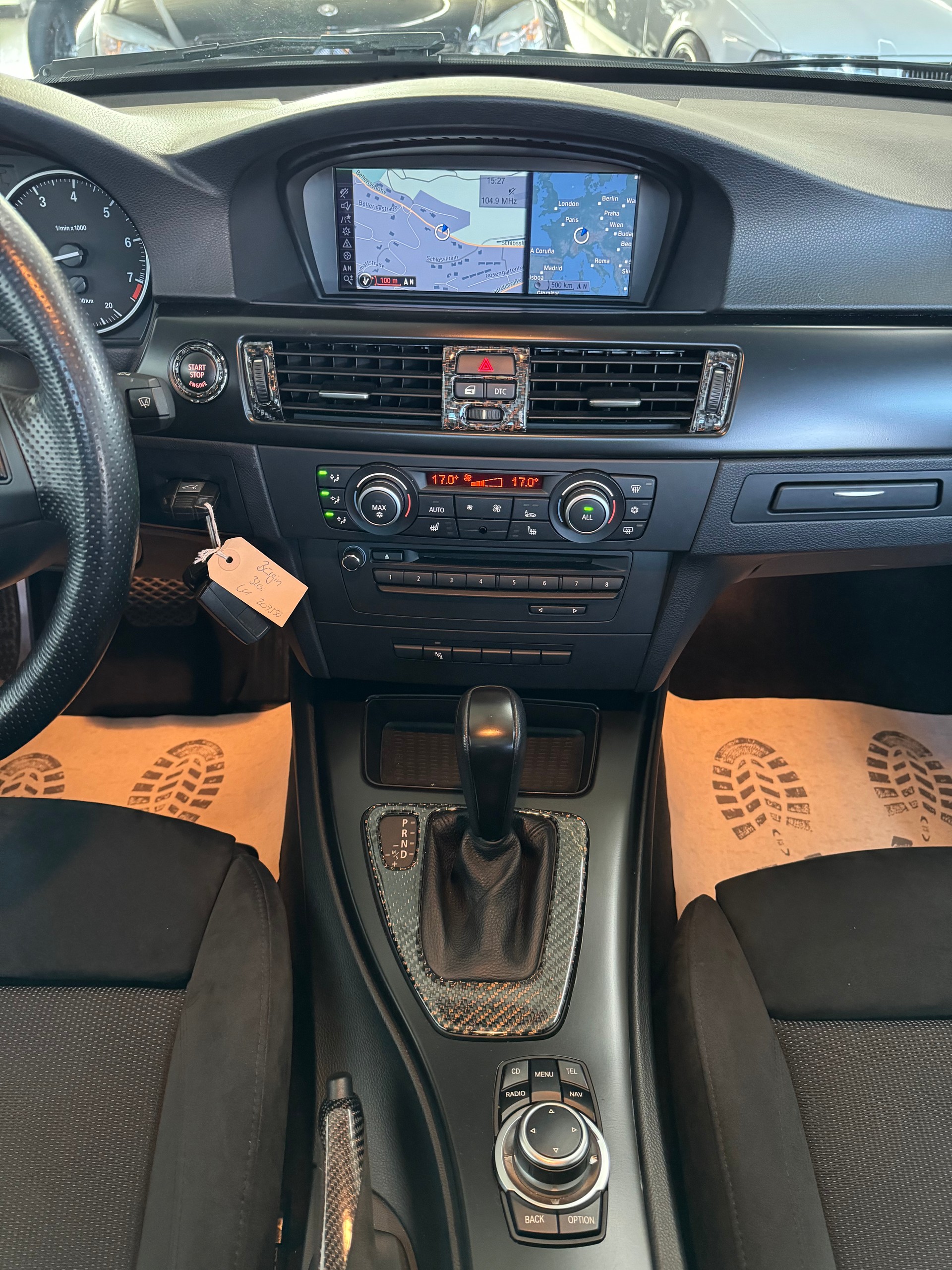 BMW 320i Touring Dynamic Edition Steptronic-image-14