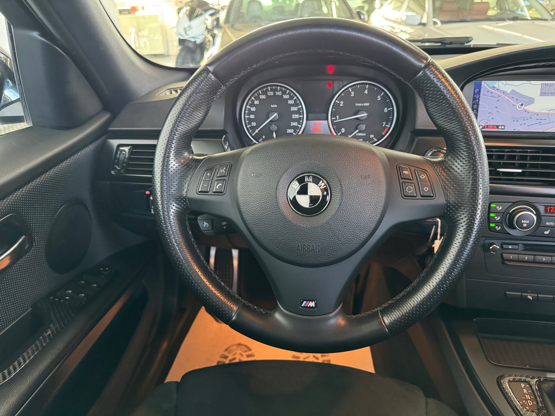 BMW 320i Touring Dynamic Edition Steptronic-image-15