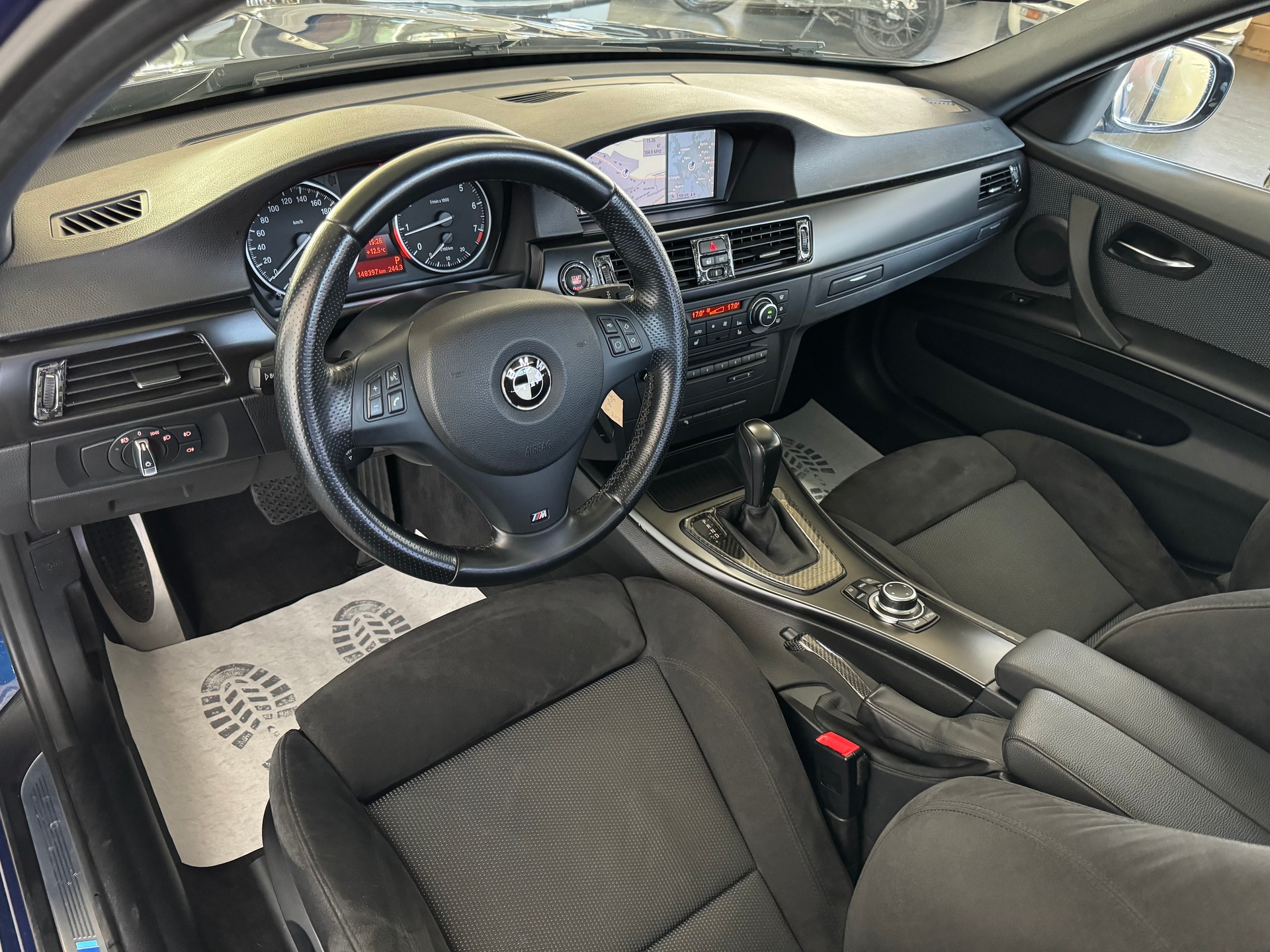BMW 320i Touring Dynamic Edition Steptronic-image-10