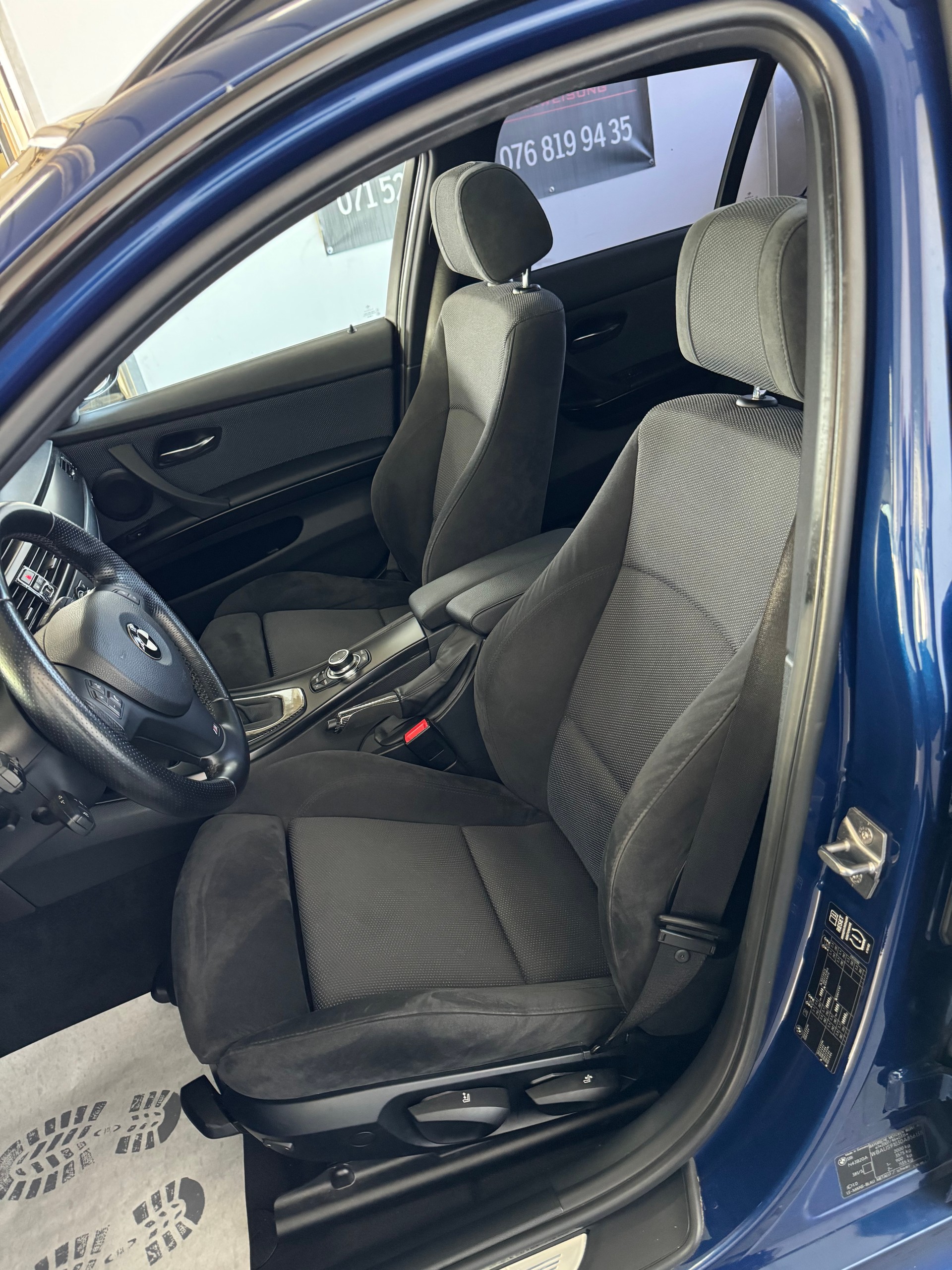 BMW 320i Touring Dynamic Edition Steptronic-image-11