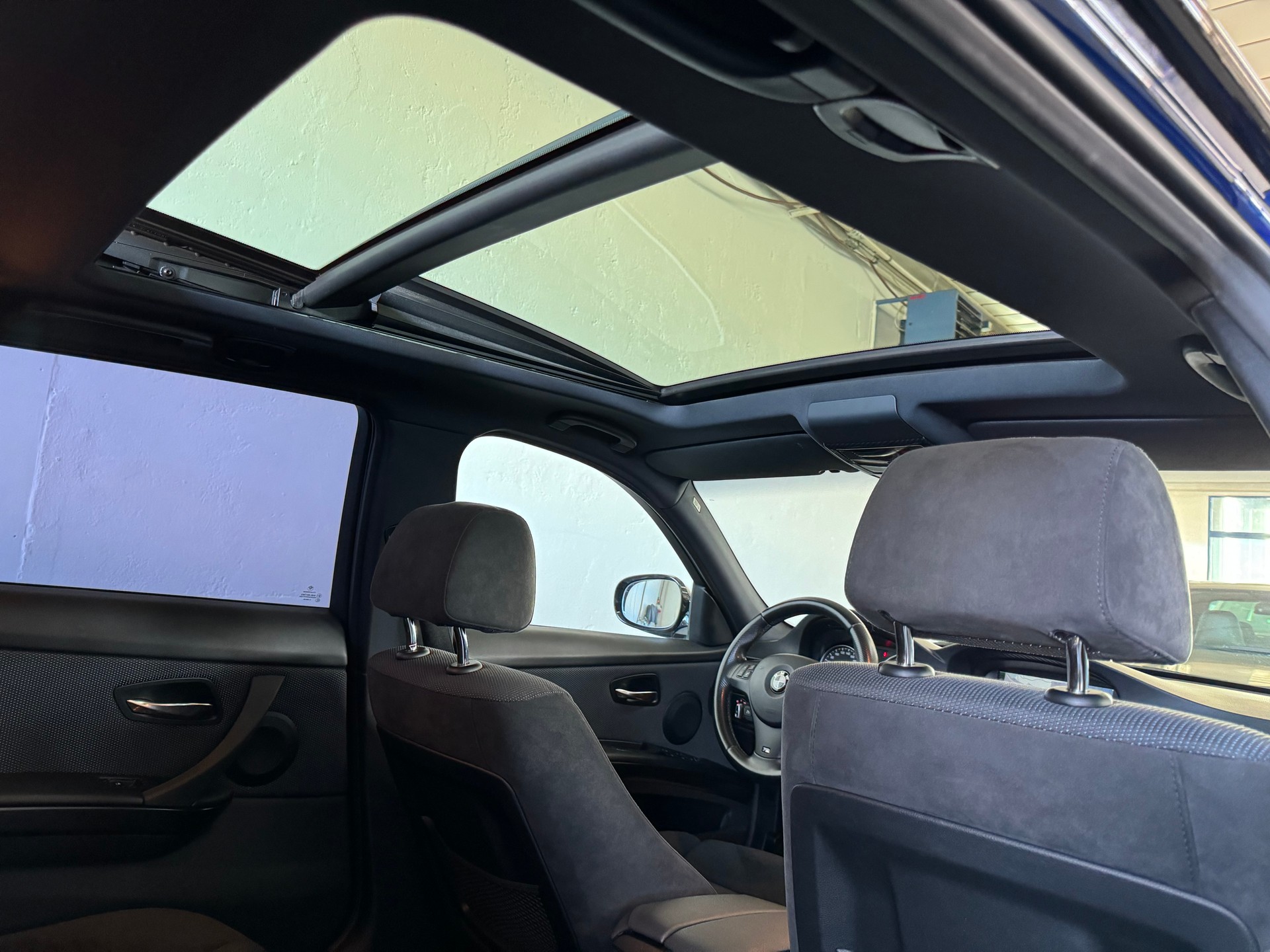 BMW 320i Touring Dynamic Edition Steptronic-image-21