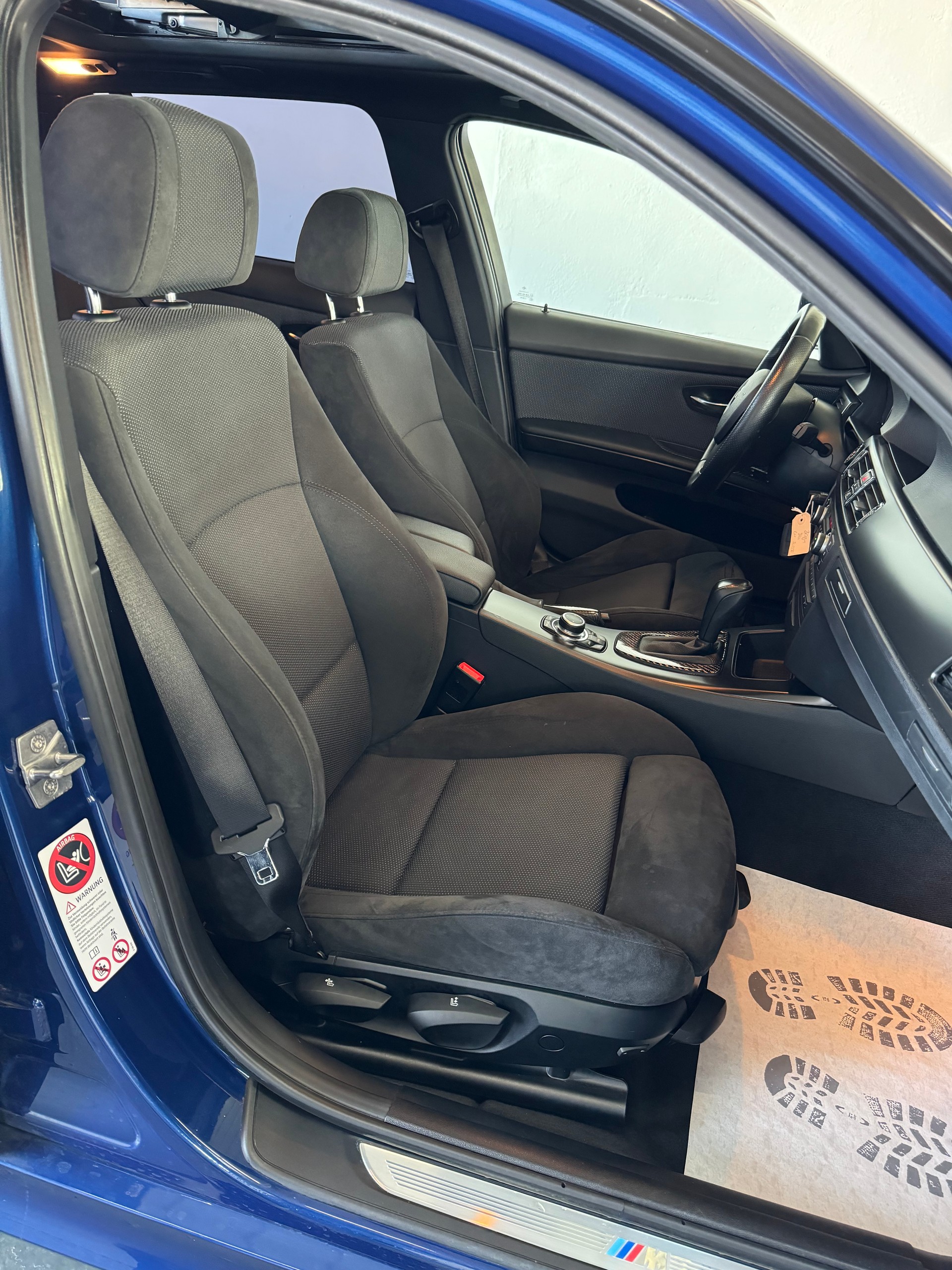 BMW 320i Touring Dynamic Edition Steptronic-image-18