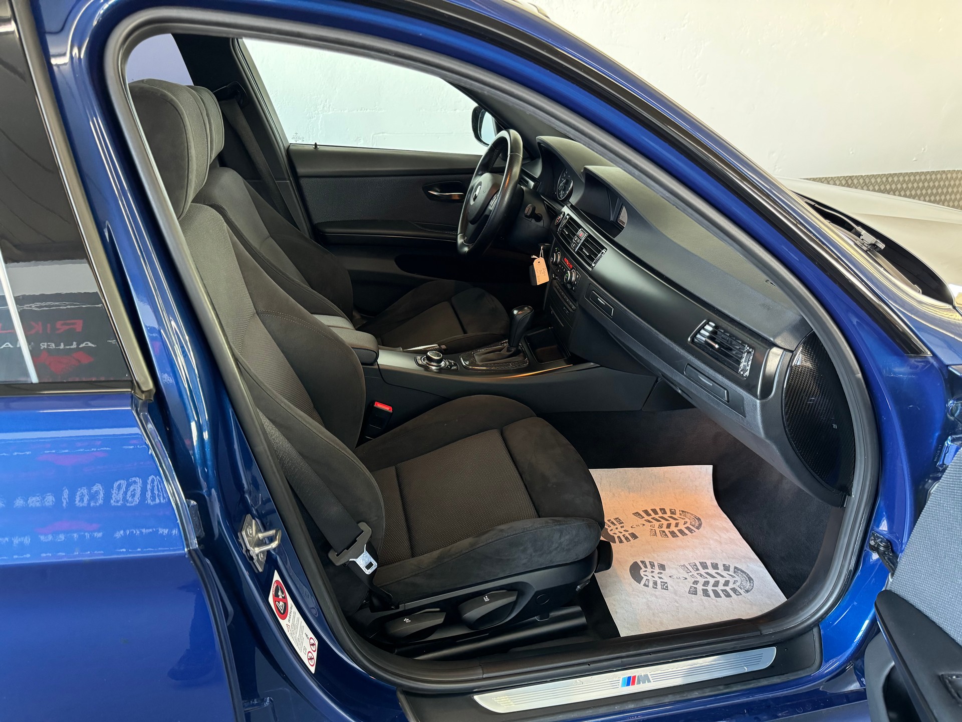 BMW 320i Touring Dynamic Edition Steptronic-image-16