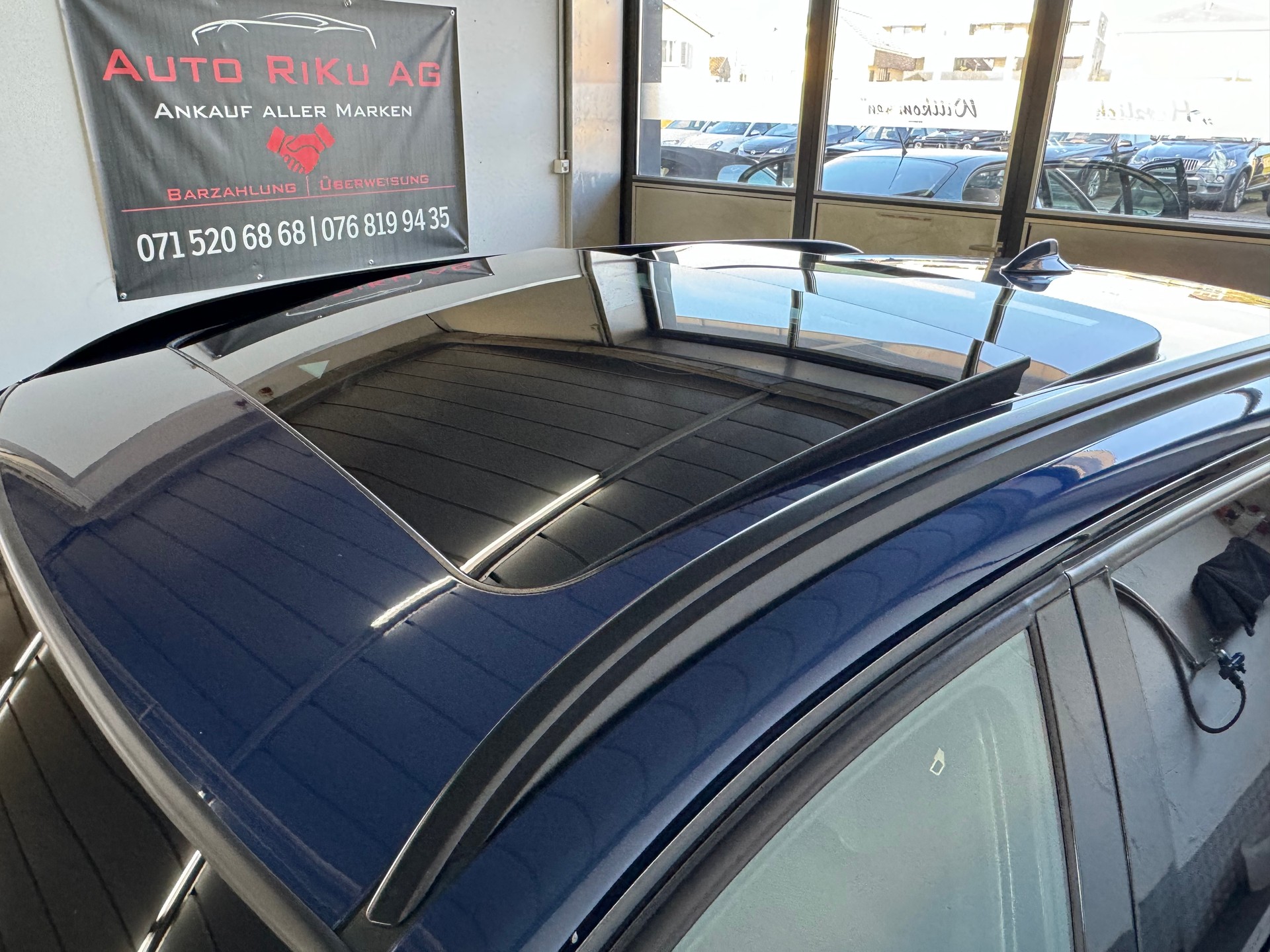 BMW 320i Touring Dynamic Edition Steptronic-image-5