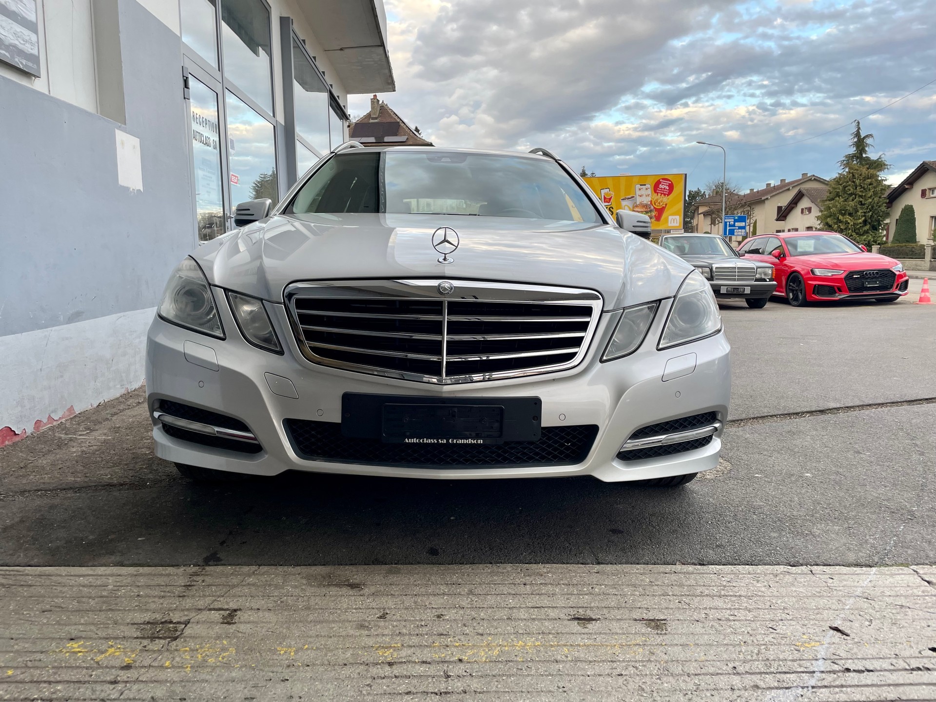 MERCEDES-BENZ E 250 CGI BlueEfficiency Avantgarde Automatic-image-4