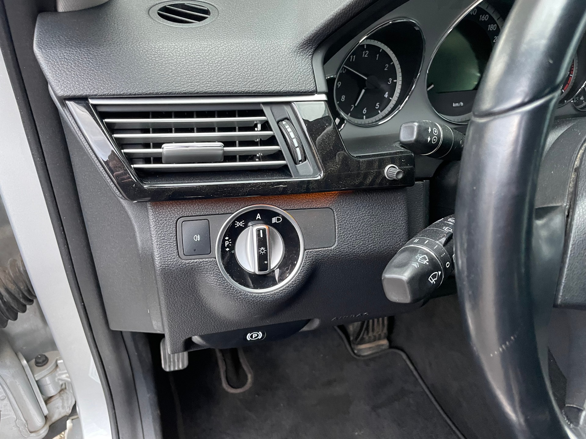 MERCEDES-BENZ E 250 CGI BlueEfficiency Avantgarde Automatic-image-10