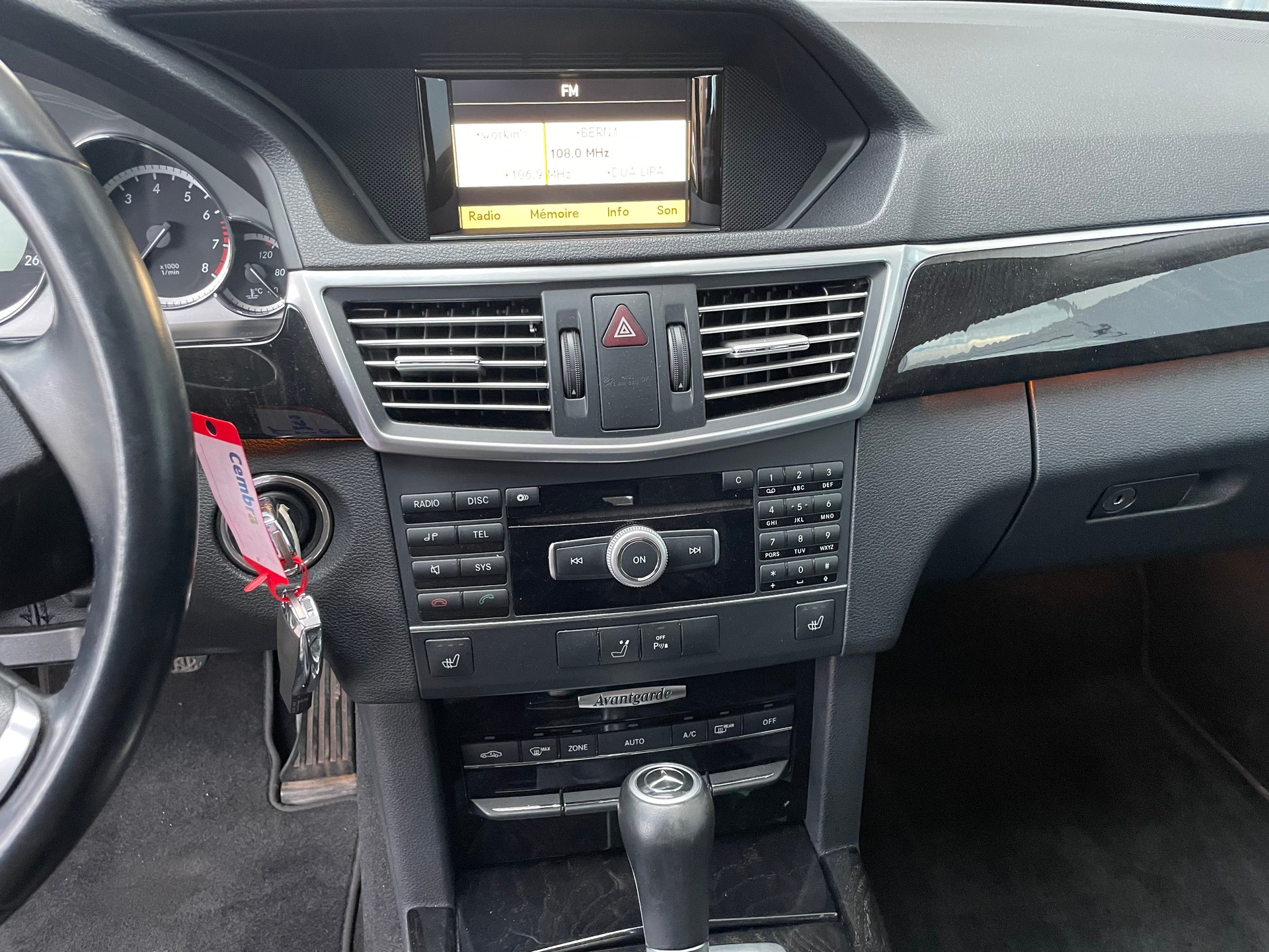 MERCEDES-BENZ E 250 CGI BlueEfficiency Avantgarde Automatic-image-12