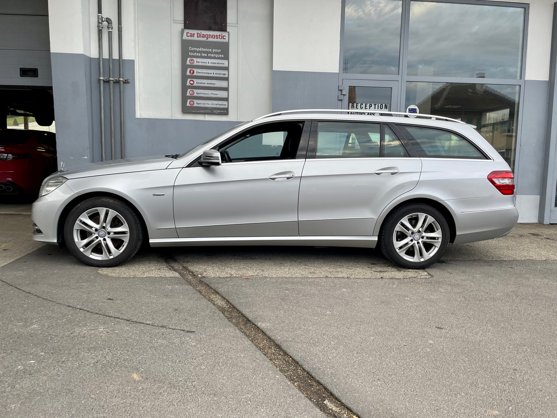 MERCEDES-BENZ E 250 CGI BlueEfficiency Avantgarde Automatic-showroom-element-1