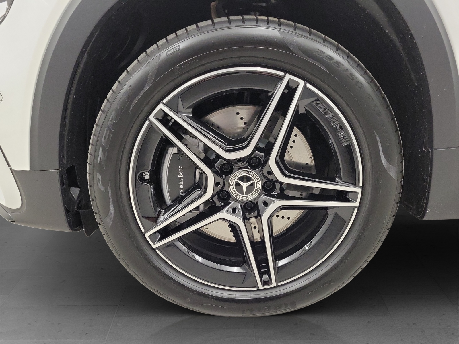 MERCEDES-BENZ GLB 220 d AMG Line 4Matic-image-5