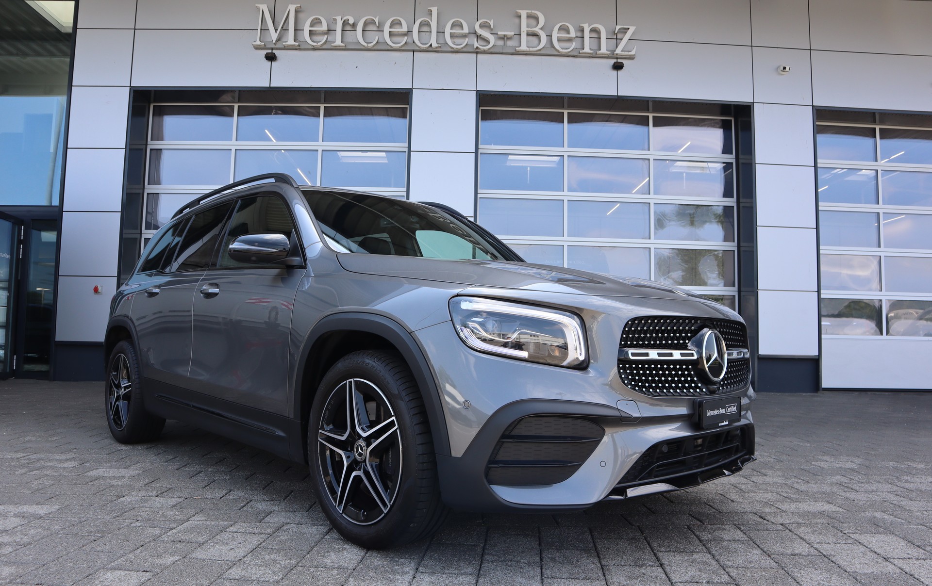 MERCEDES-BENZ GLB 250 4Matic AMG Line 8G-Tronic-image-0