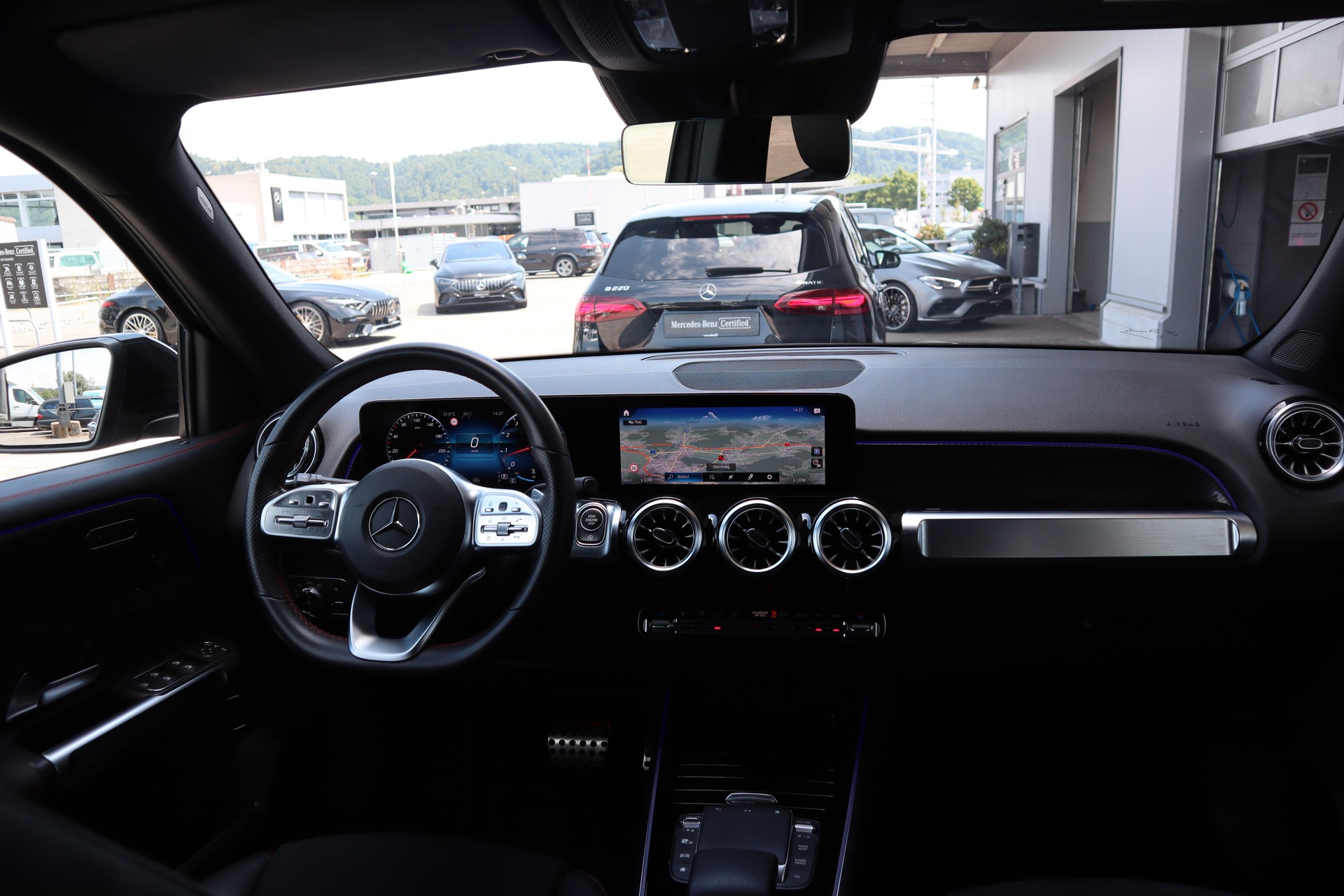 MERCEDES-BENZ GLB 250 4Matic AMG Line 8G-Tronic-image-4