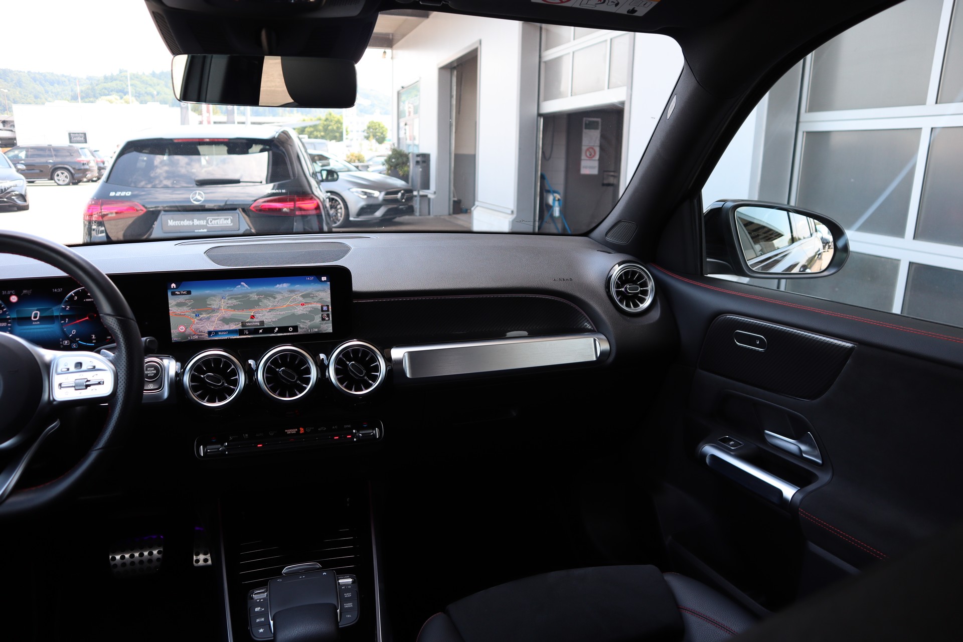 MERCEDES-BENZ GLB 250 4Matic AMG Line 8G-Tronic-image-5
