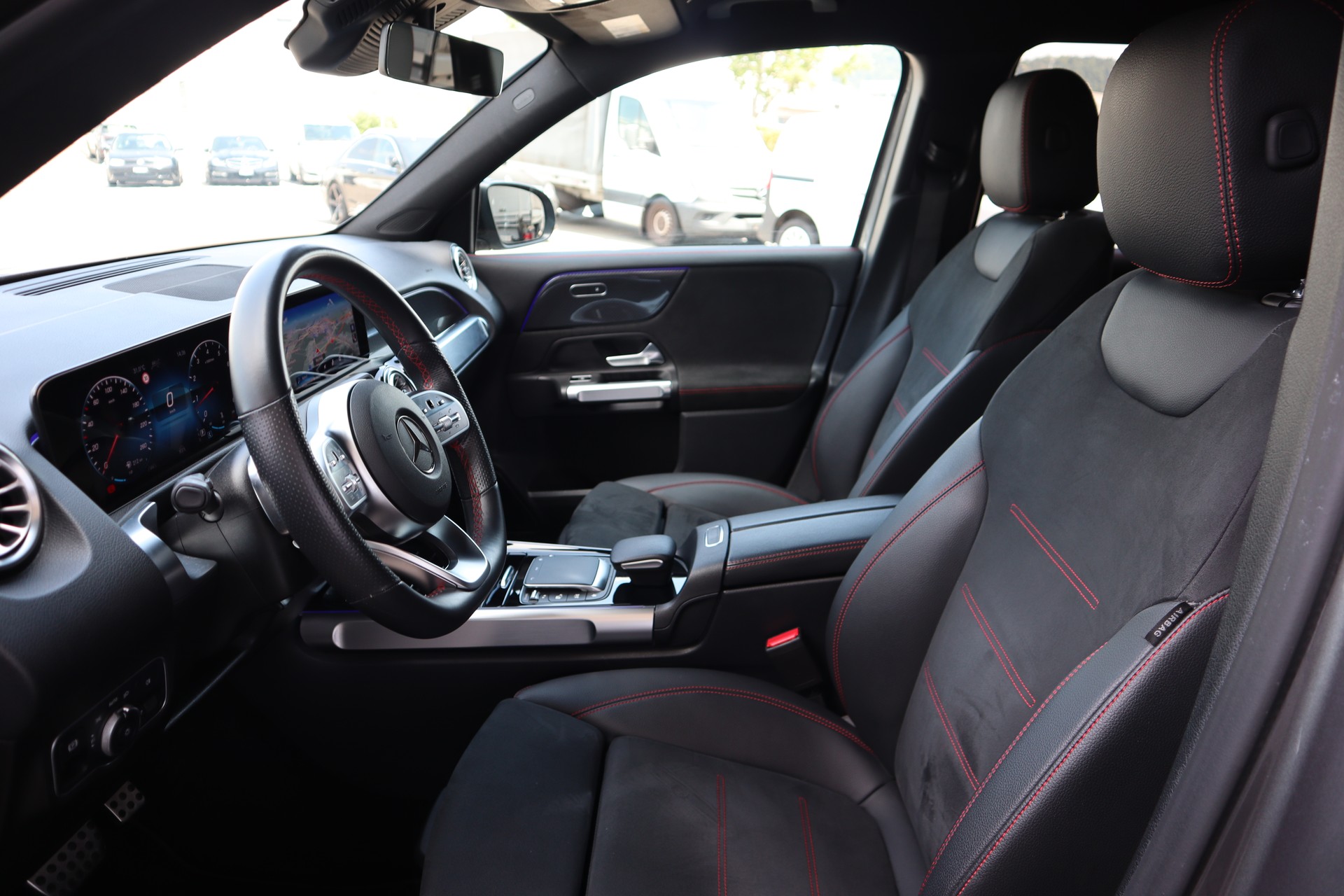 MERCEDES-BENZ GLB 250 4Matic AMG Line 8G-Tronic-image-6