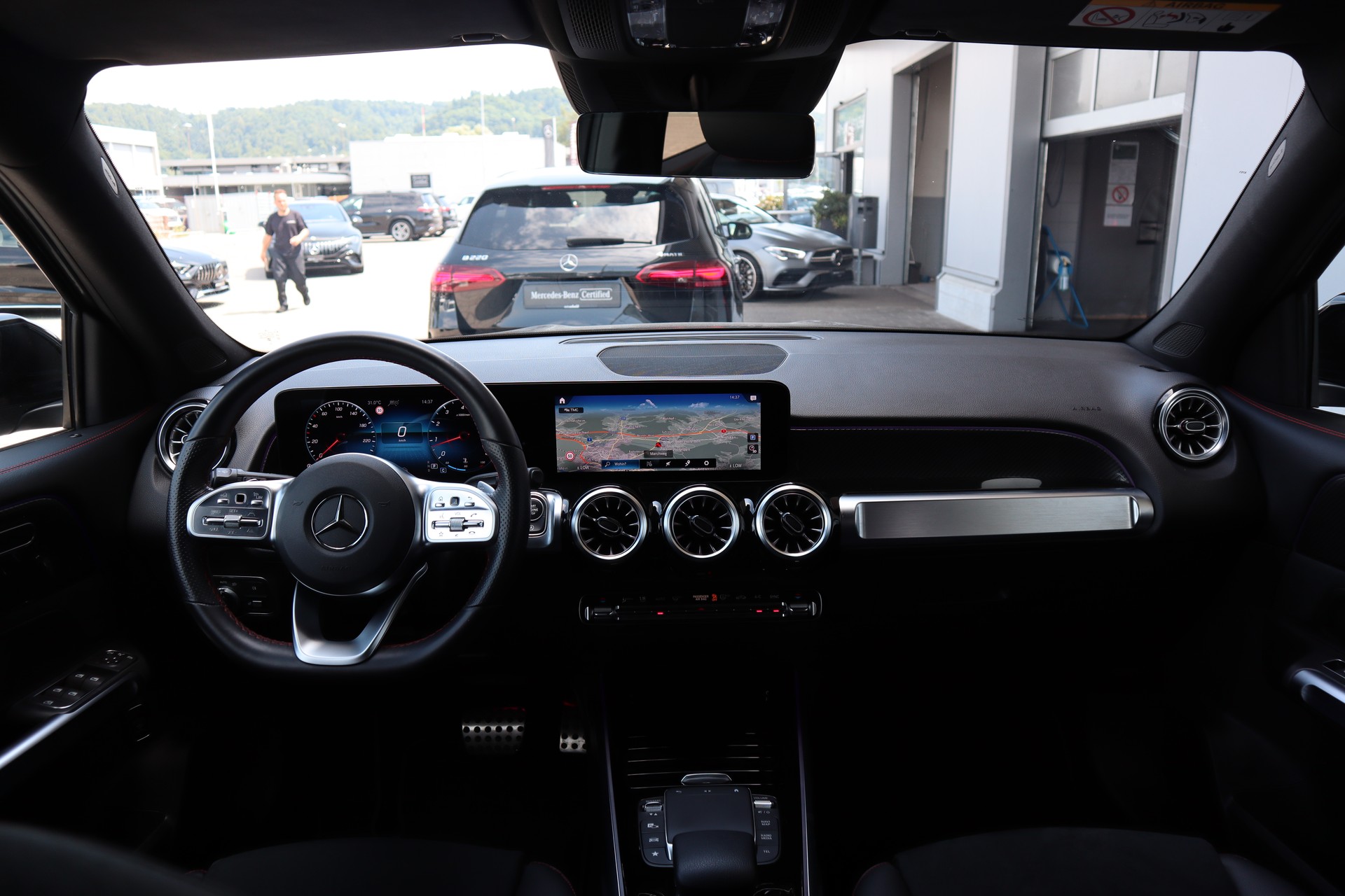 MERCEDES-BENZ GLB 250 4Matic AMG Line 8G-Tronic-image-3