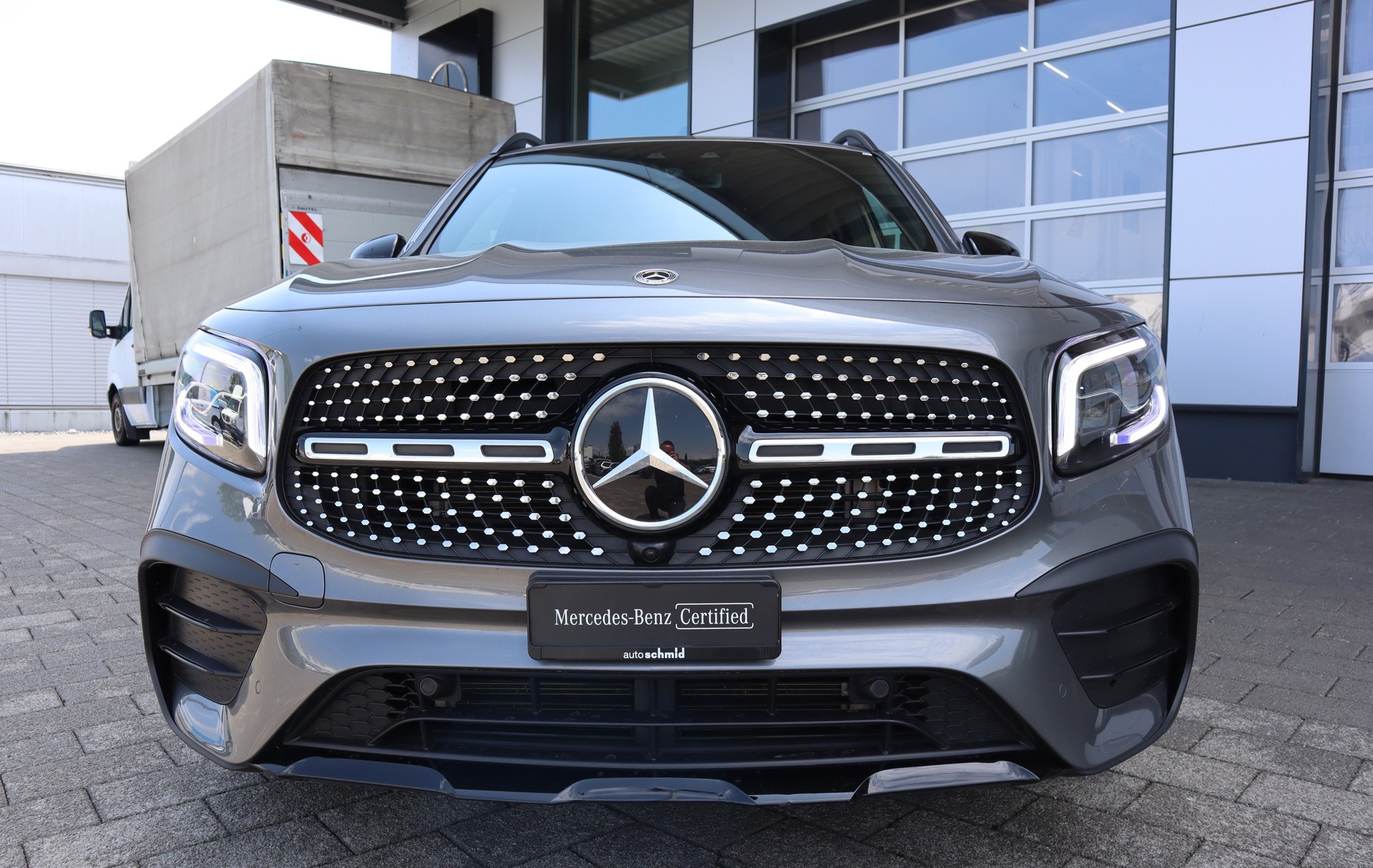 MERCEDES-BENZ GLB 250 4Matic AMG Line 8G-Tronic-image-2