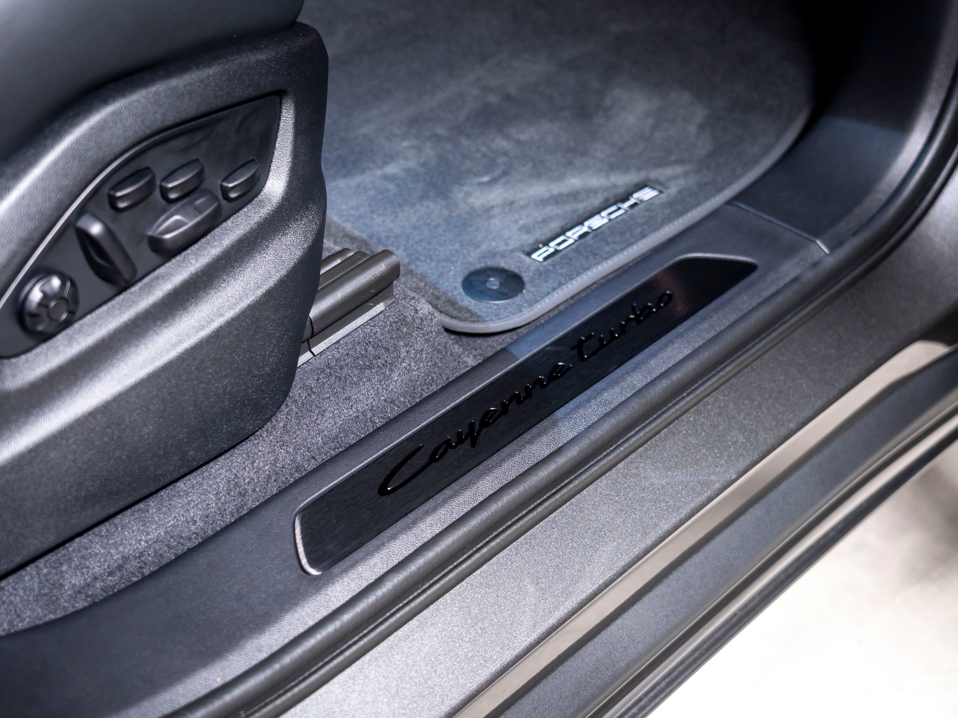 PORSCHE Cayenne Coupé Turbo E-Hybrid Tiptronic-image-20