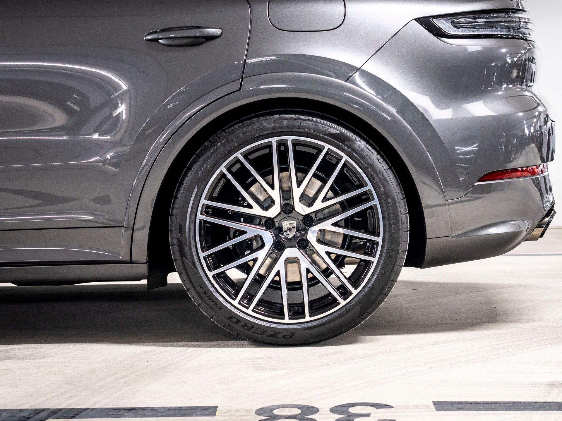 PORSCHE Cayenne Coupé Turbo E-Hybrid Tiptronic-image-8