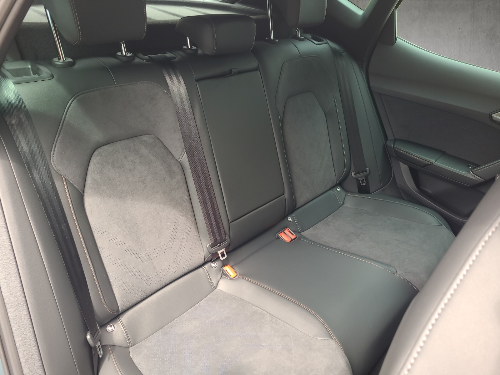 CUPRA Formentor 1.5 eTSI DSG-image-13