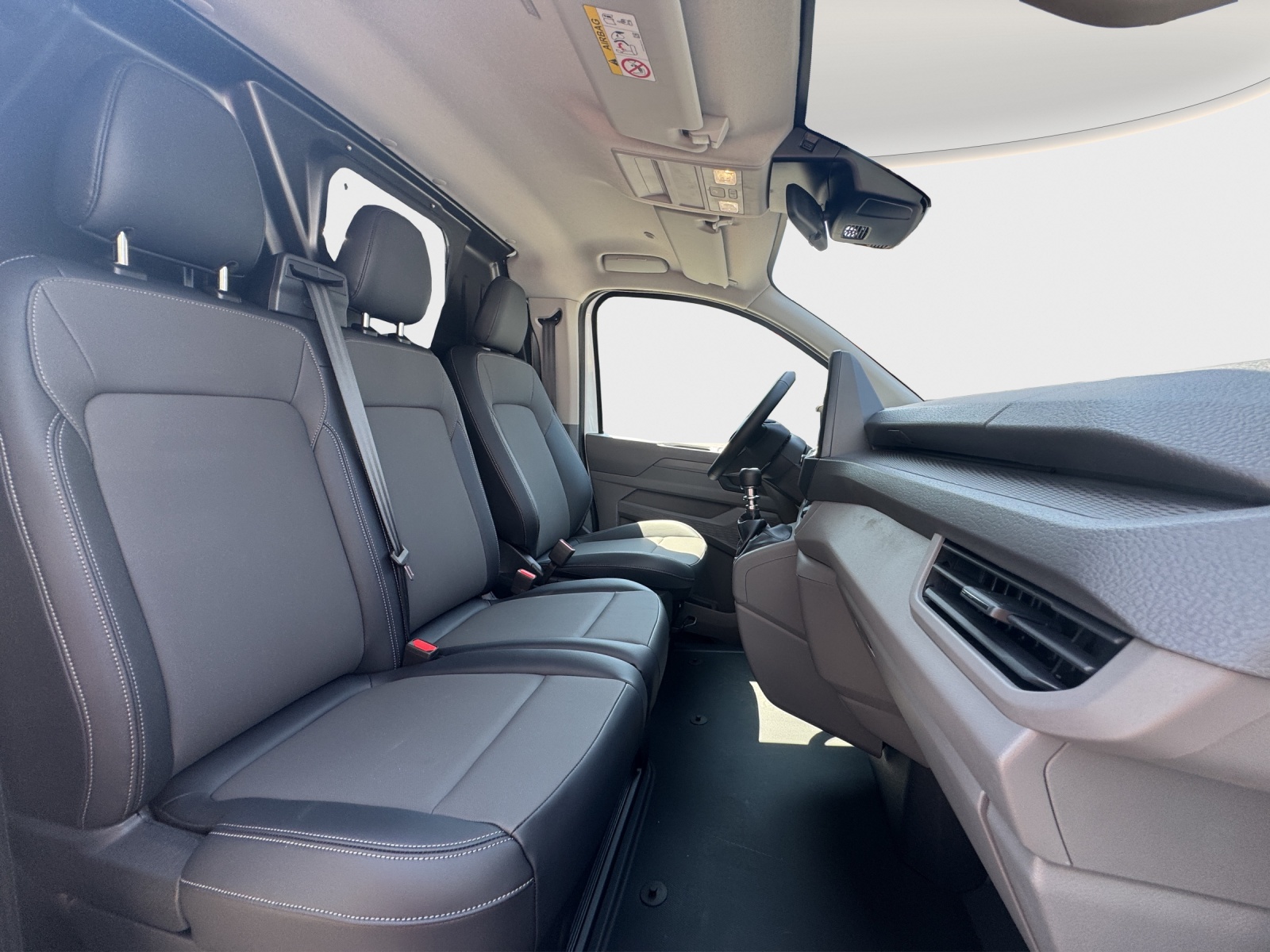 VW Transporter 2.0 TDI-image-9