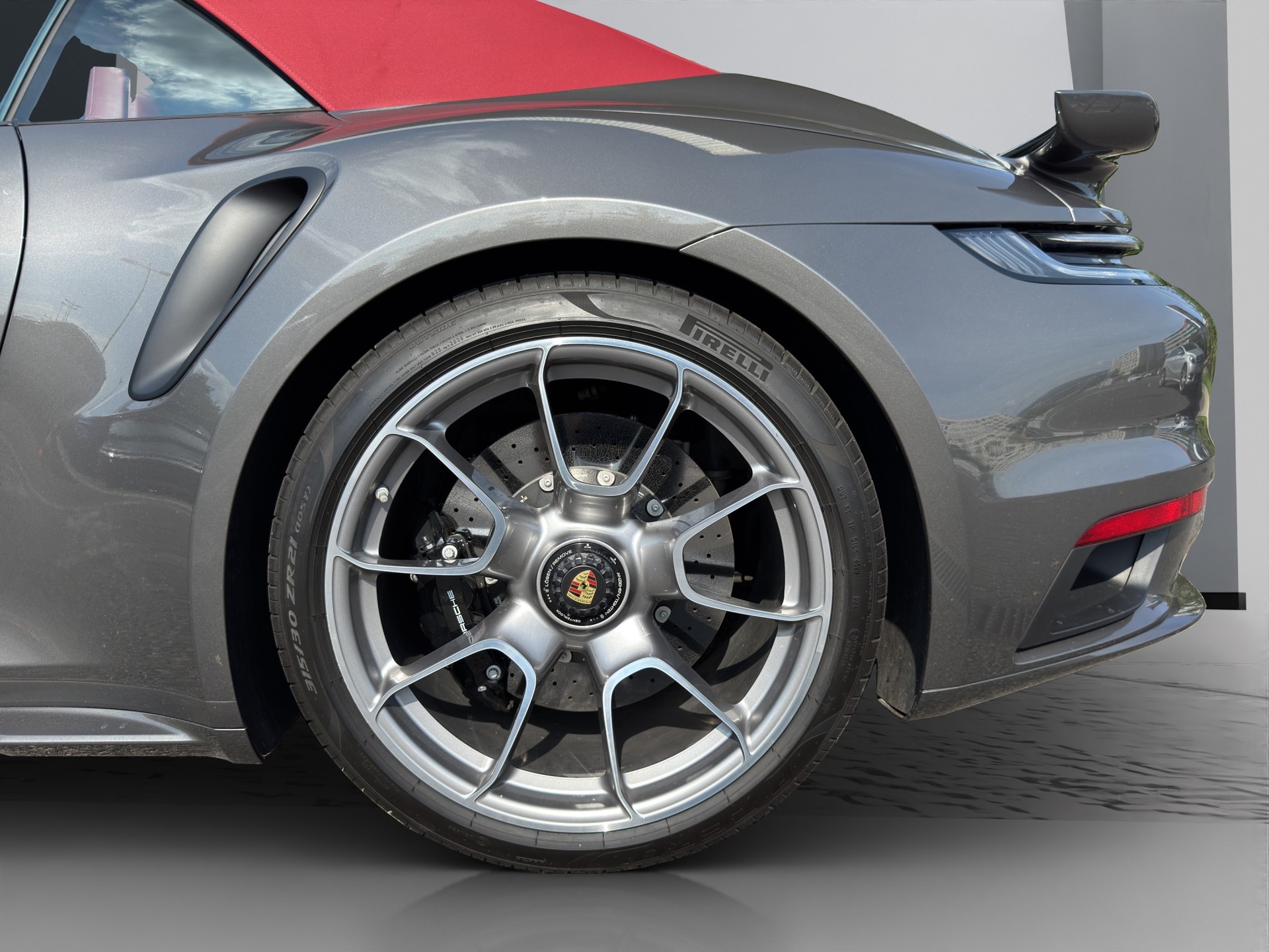 PORSCHE 911 Turbo S Cabriolet PDK-image-19