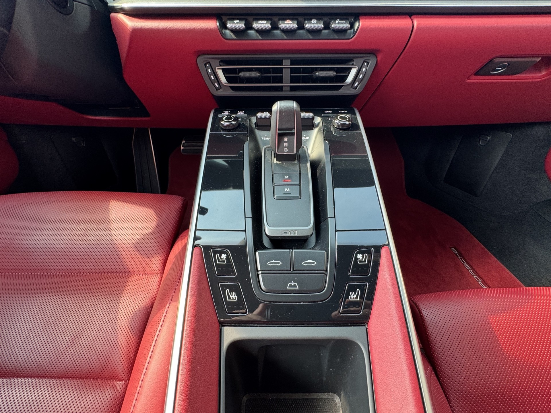 PORSCHE 911 Turbo S Cabriolet PDK-image-12