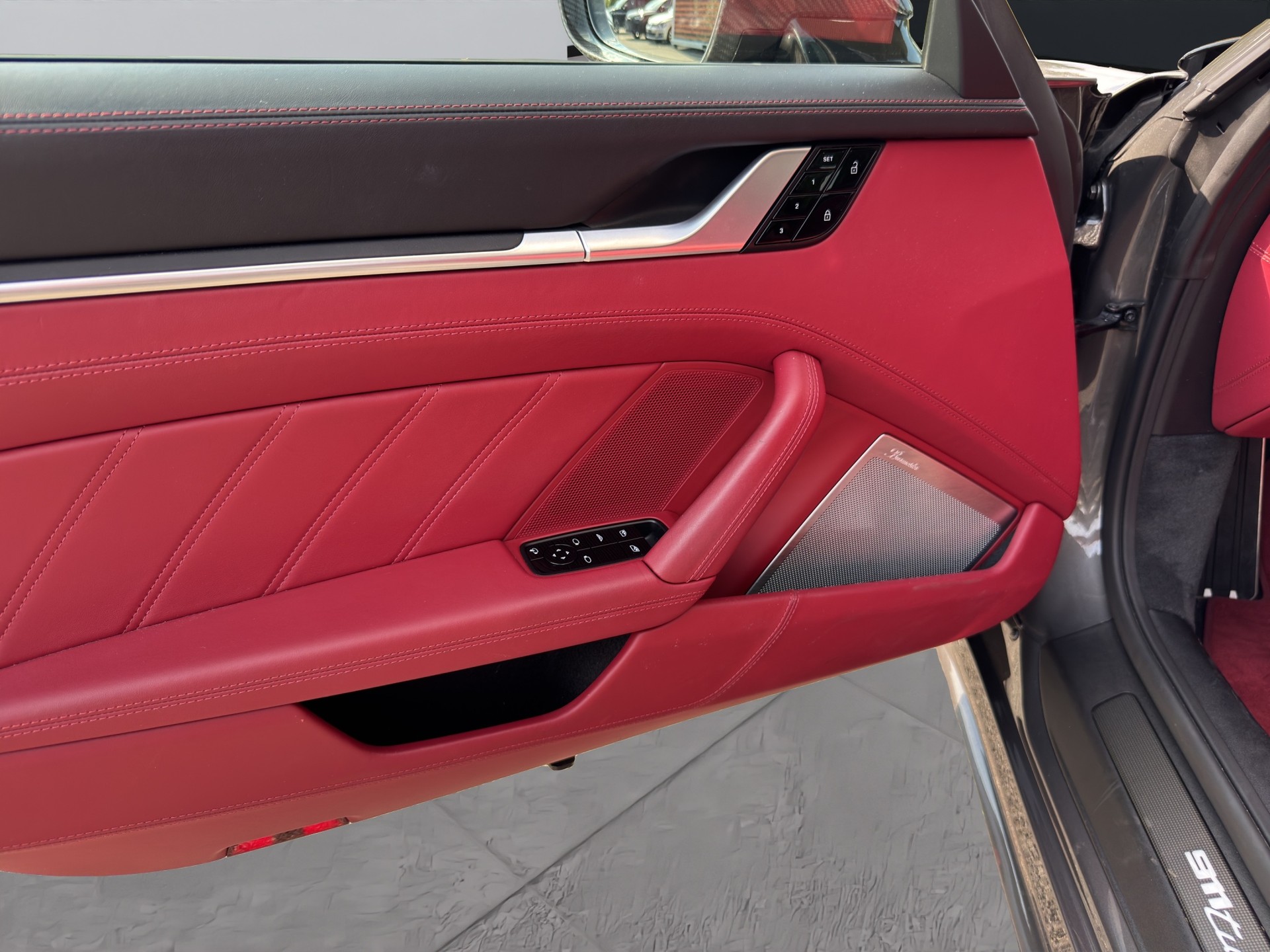 PORSCHE 911 Turbo S Cabriolet PDK-image-22