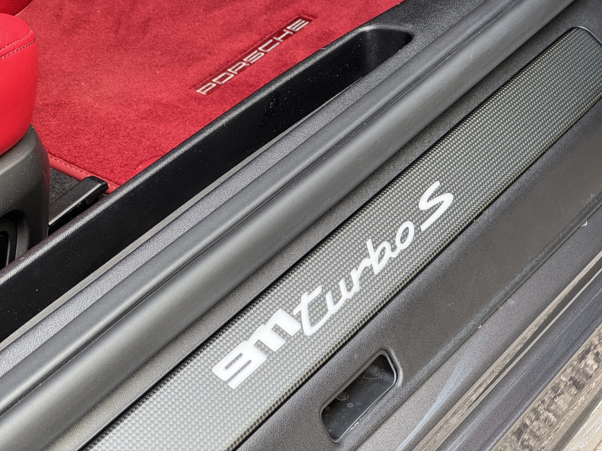 PORSCHE 911 Turbo S Cabriolet PDK-image-24
