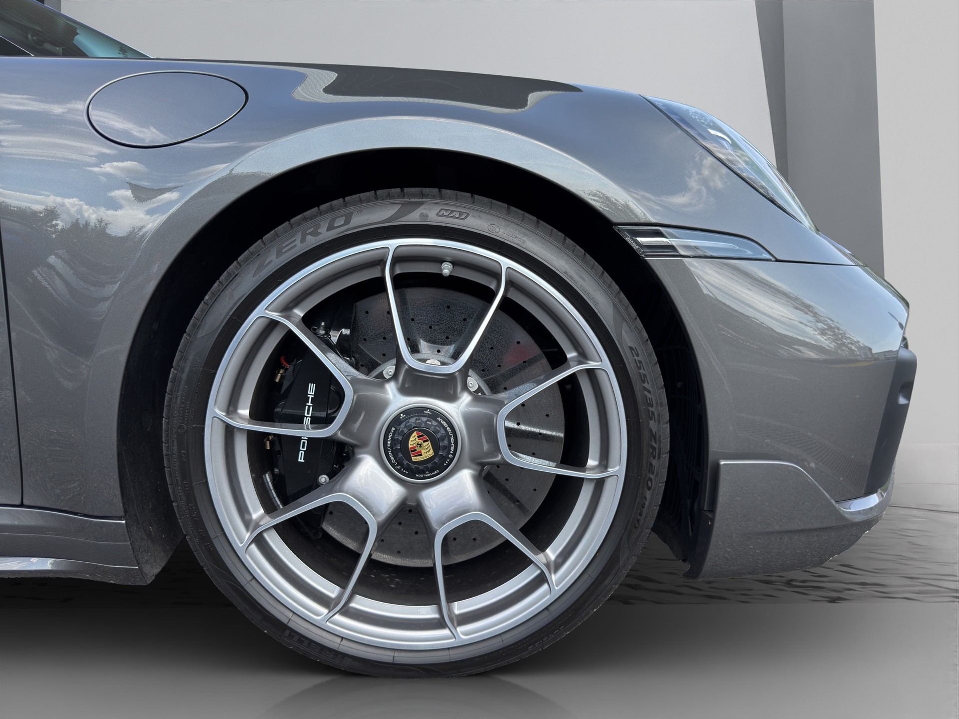 PORSCHE 911 Turbo S Cabriolet PDK-image-18