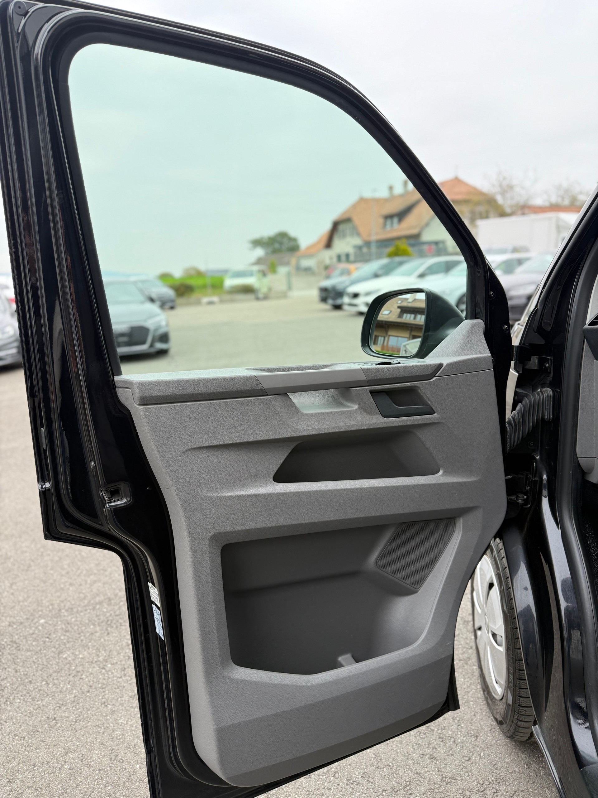 VW T6.1 2.0 TDI DSG / Aménagement habillage aluminium "Sortimo" Walter Rüegg SA-image-20