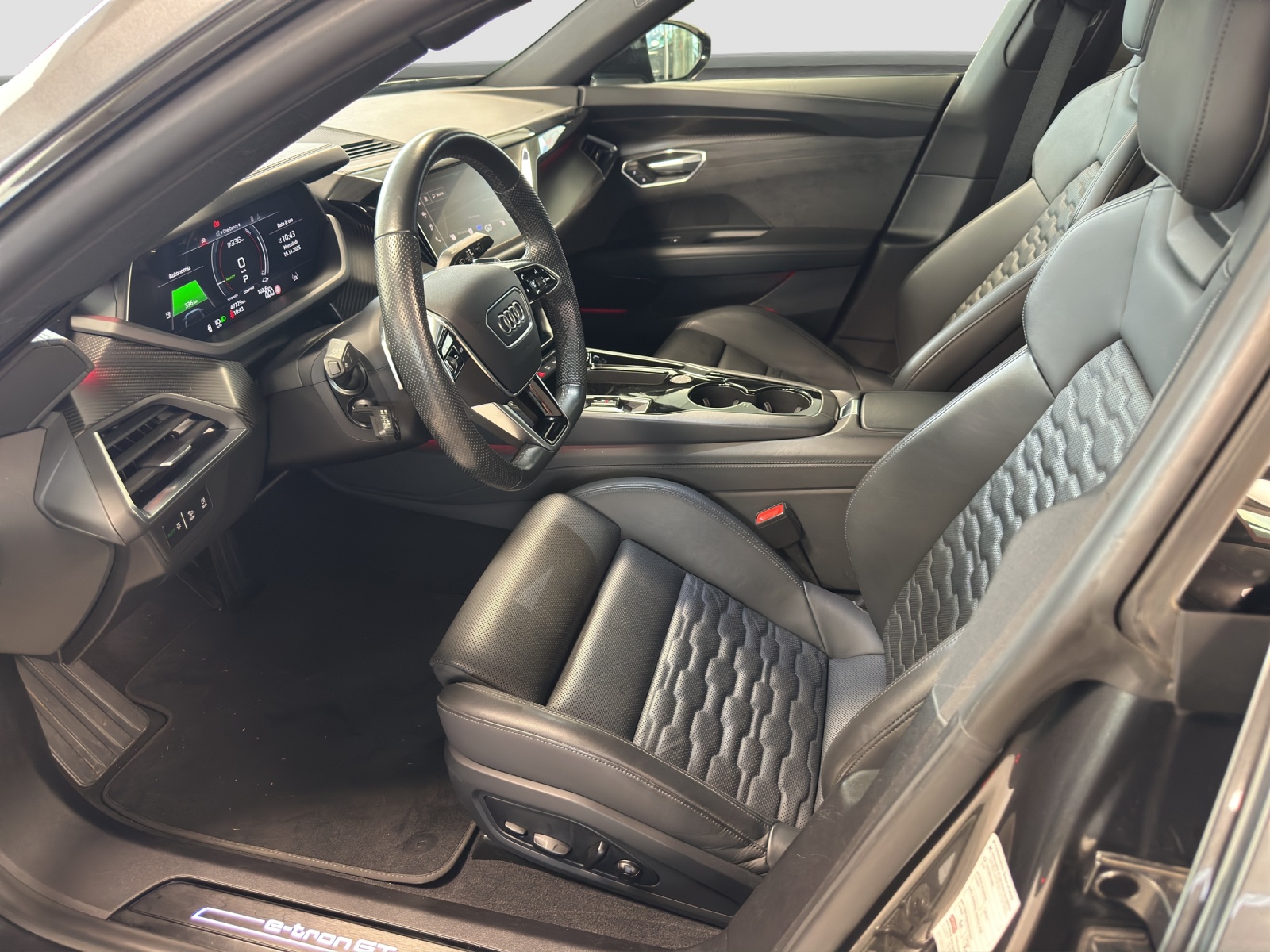 AUDI e-tron GT quattro-image-6